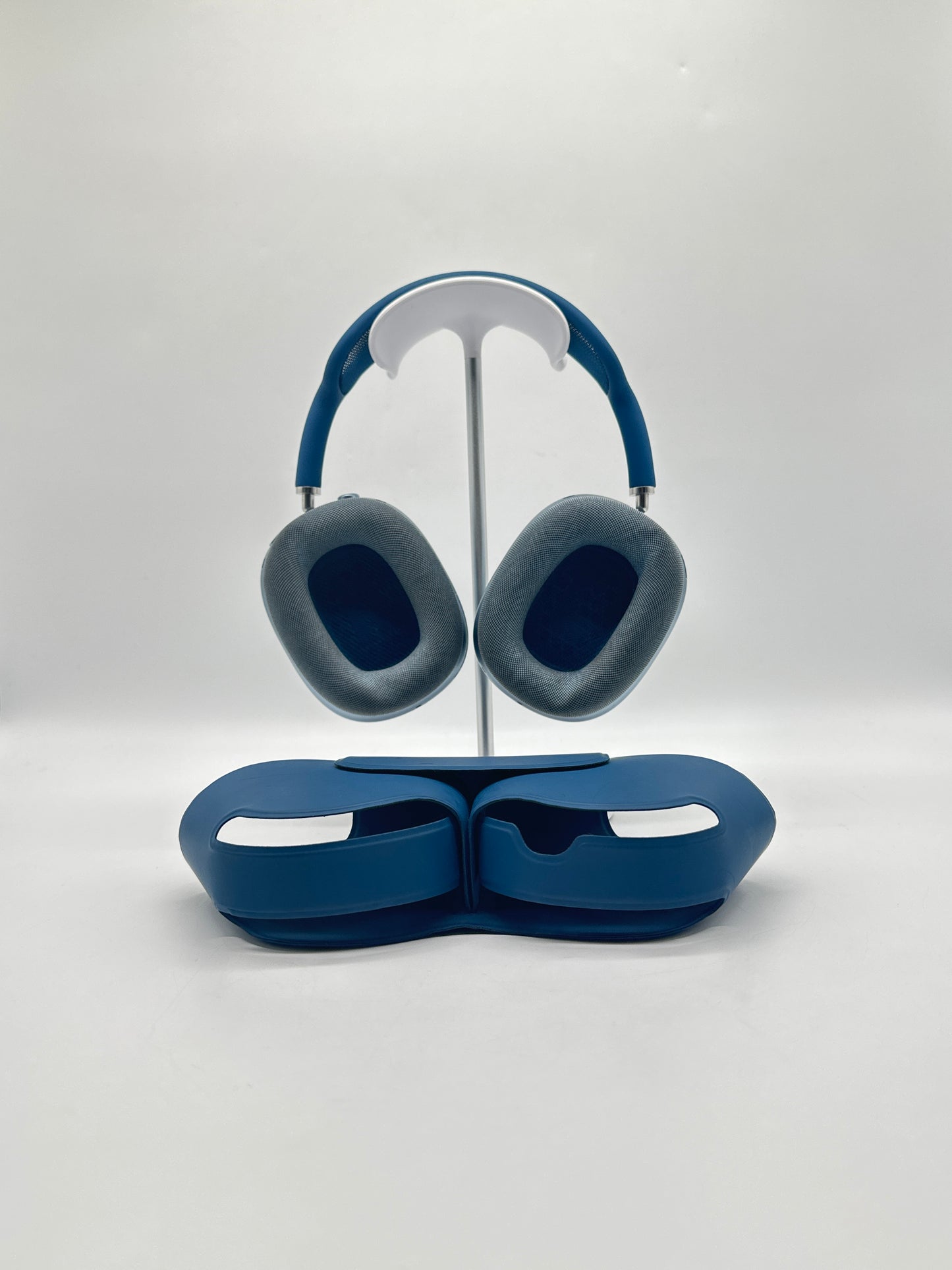 Apple AirPods Max (Lightning) A2096 Blue with Smart Case A2301 - Excellent Condition