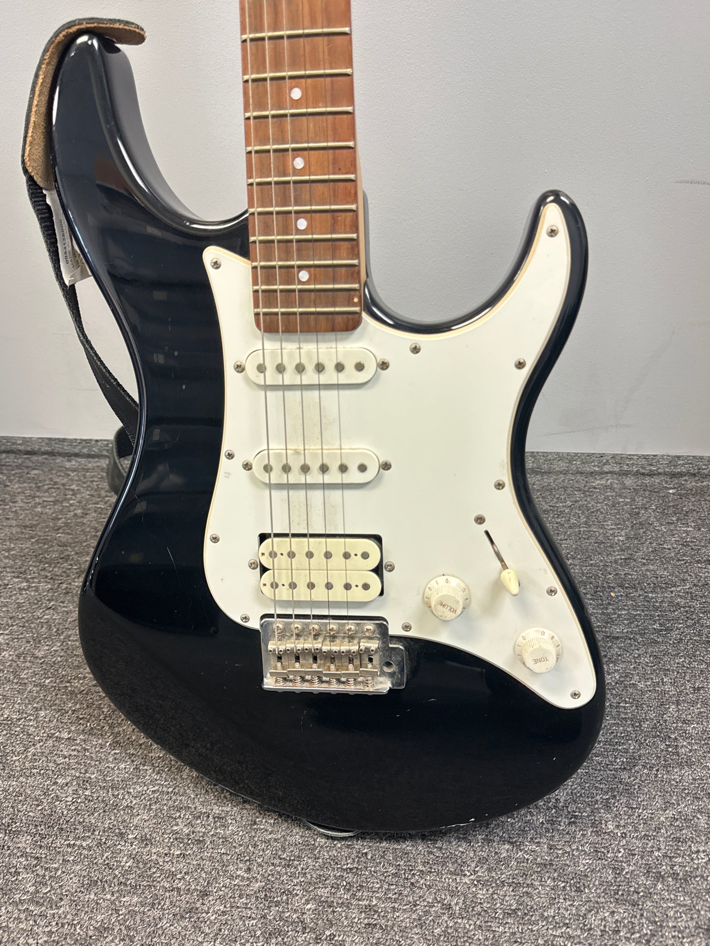 Yamaha EG 112 Electric Guitar Right-Handed - Read!