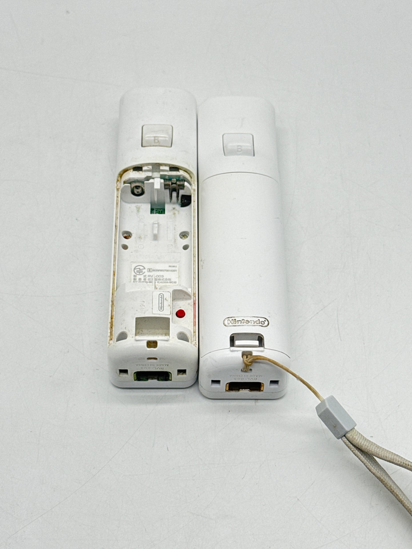 Nintendo Wii Video Game Console RVL-001 White Bundle
