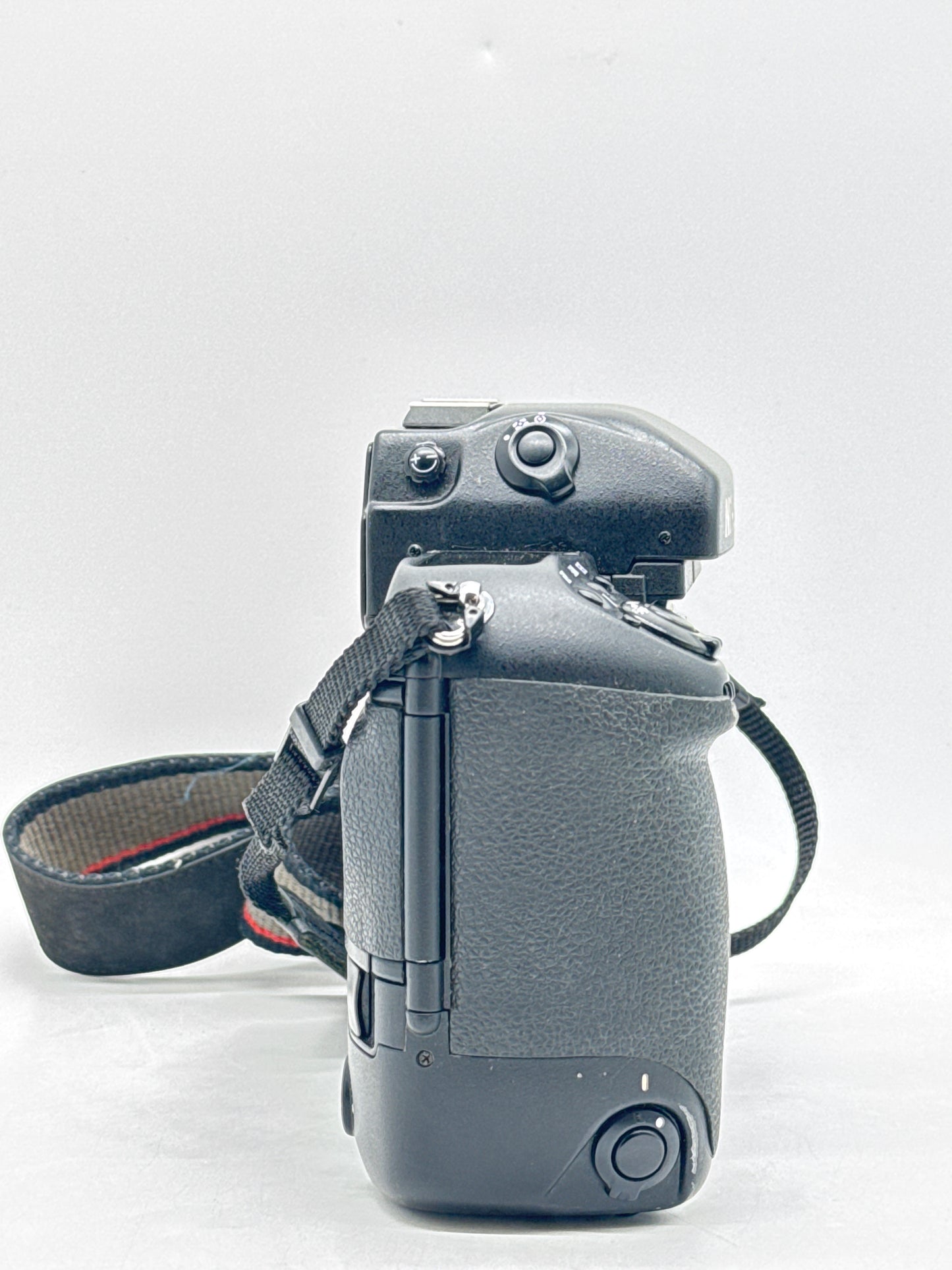 Nikon F5 35mm SLR Film Camera Black Body F Mount JAPAN W/Carrying Bag