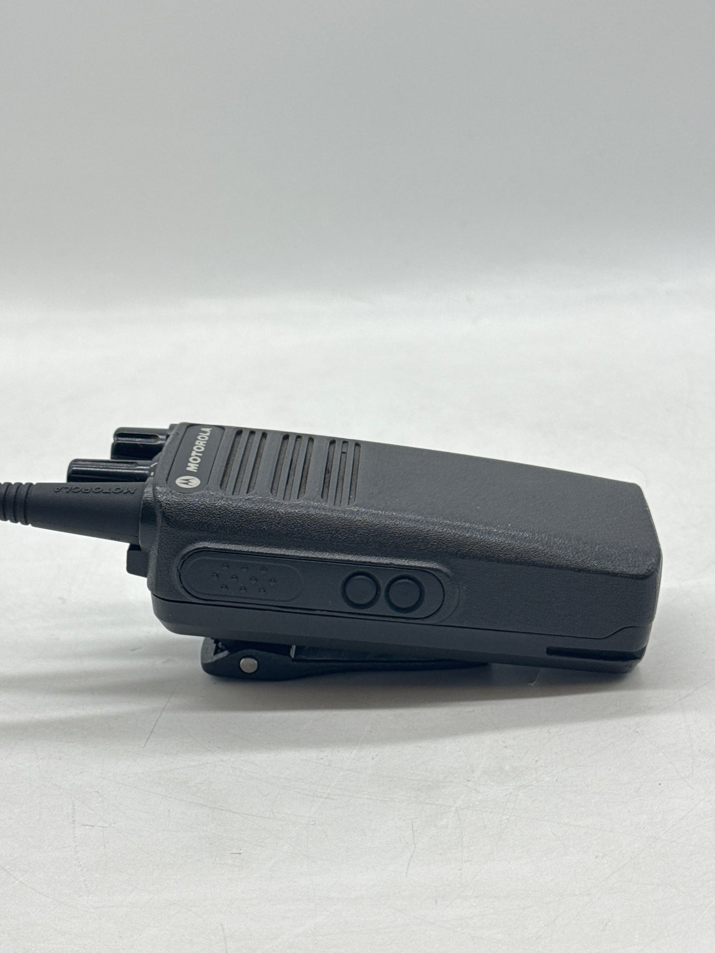 Motorola CP100D AAH87YDC9JA2AN Portable Two Way Radio with Battery