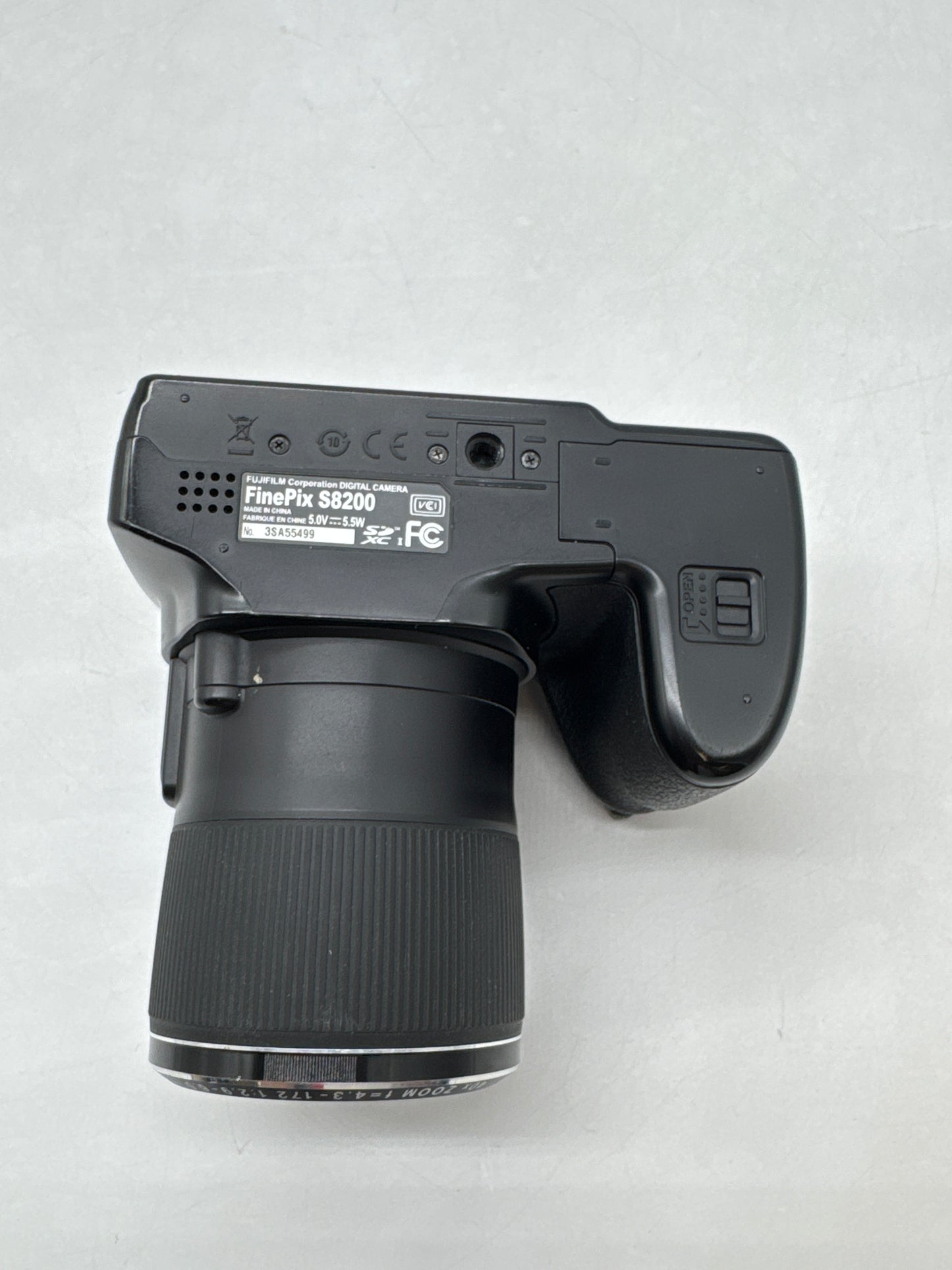 Fujifilm FinePix S8200 16.0MP Digital Camera 40x Zoom Lens Black