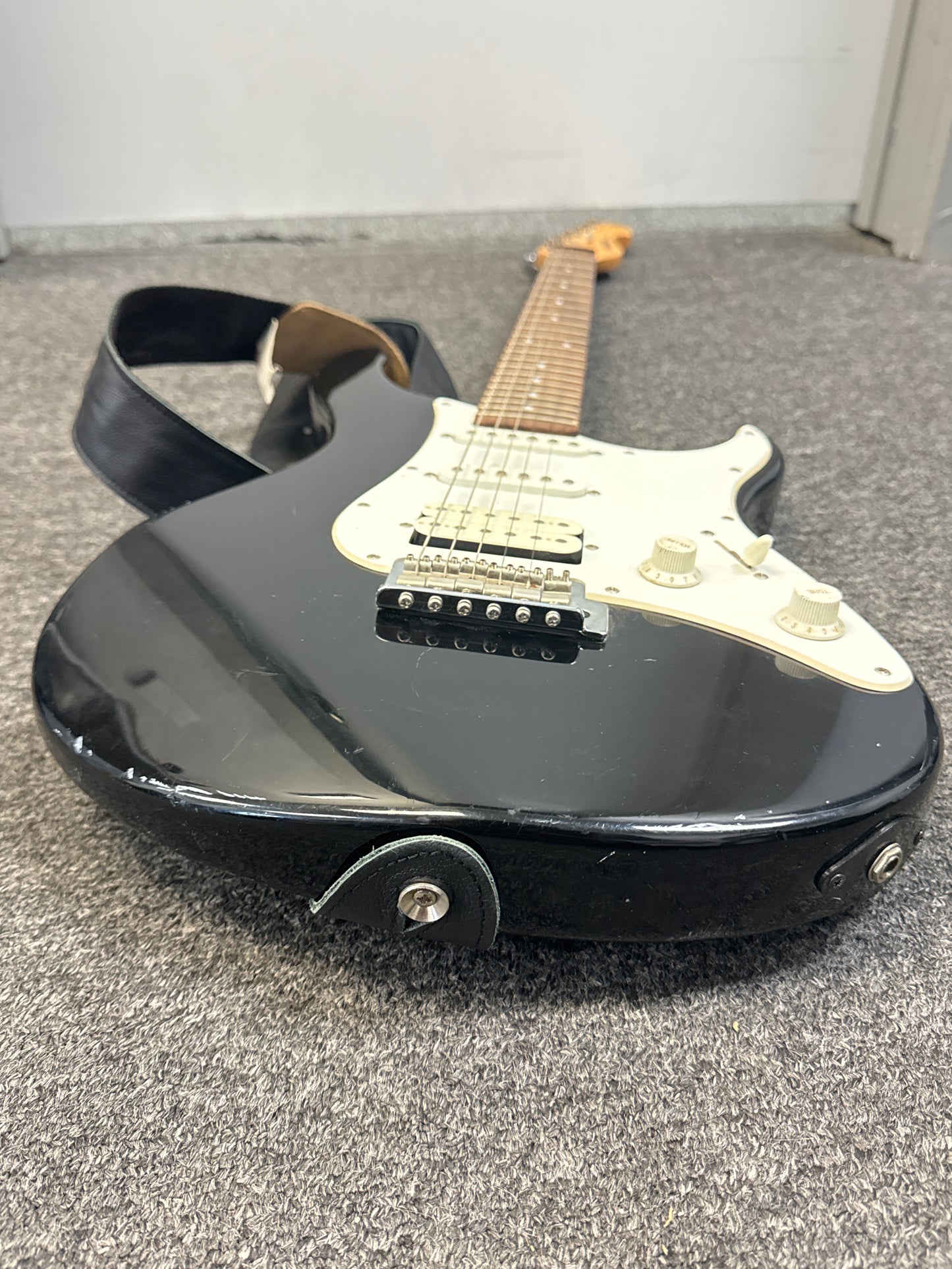 Yamaha EG 112 Electric Guitar Right-Handed - Read!