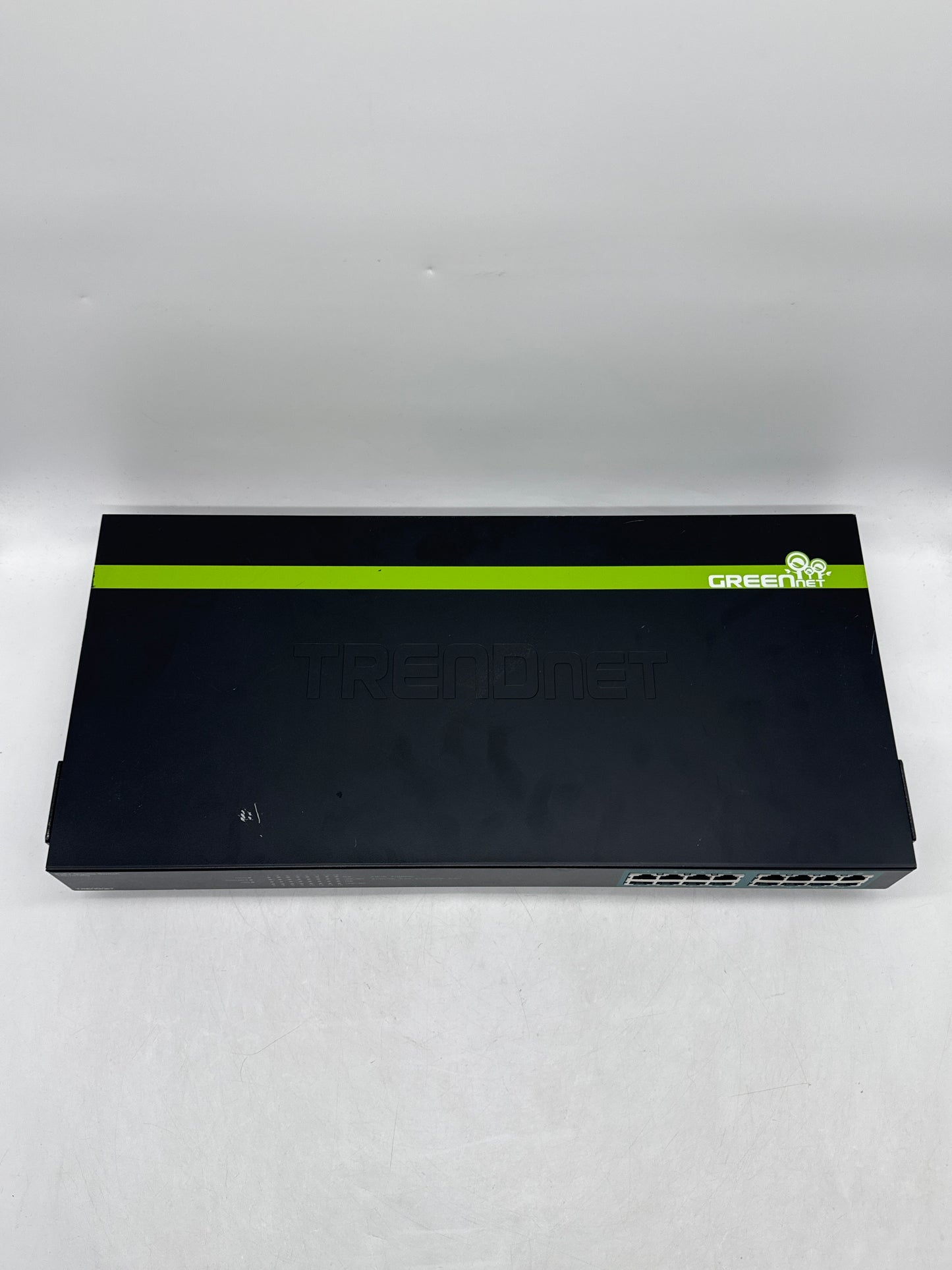 TRENDnet TPE-TG160G 16 Port PoE Rack Mountable Ethernet Switch Only Black