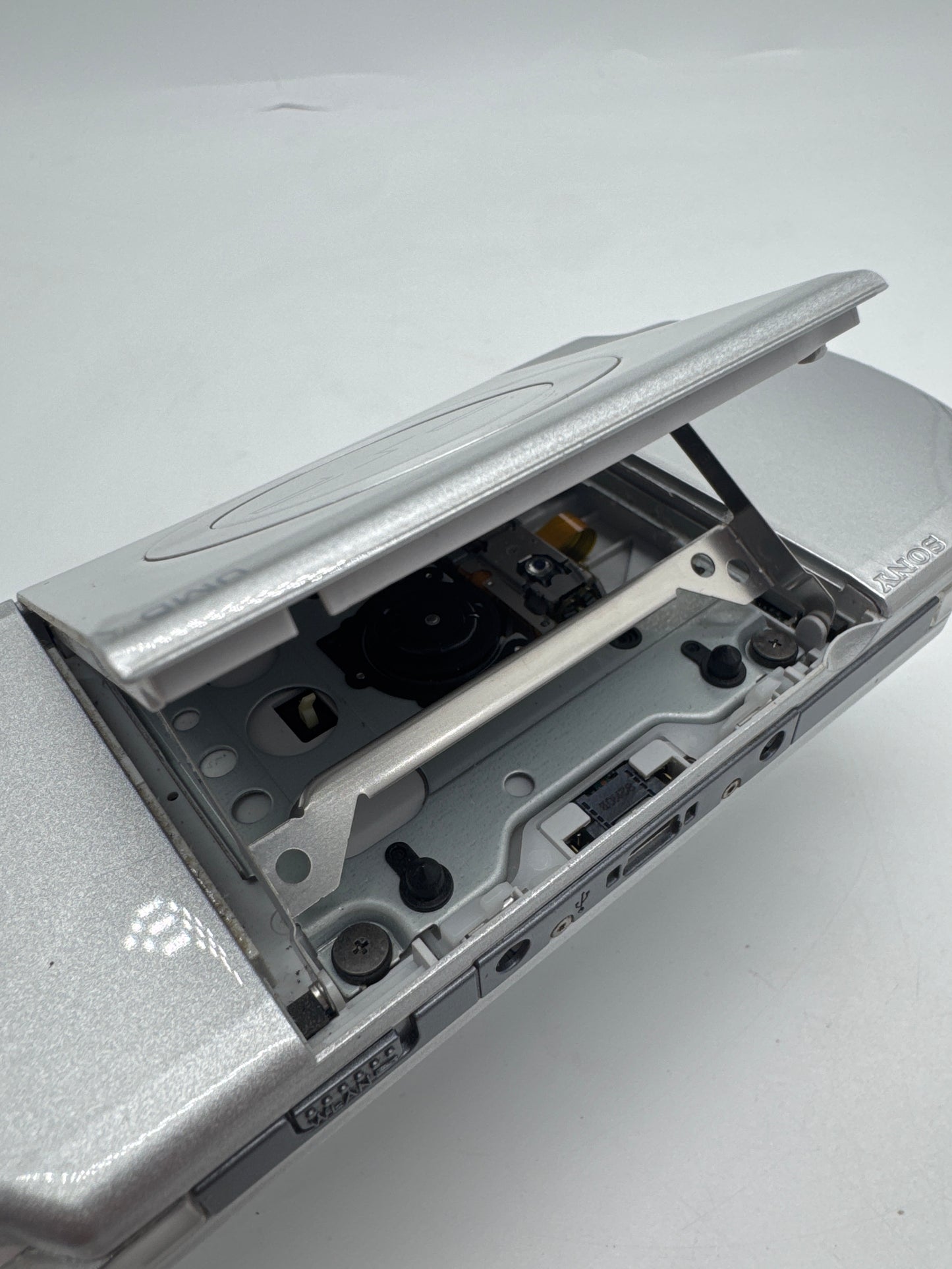 Sony PSP-2000 Silver Console #84 w/1200mAh Battery & No Charger