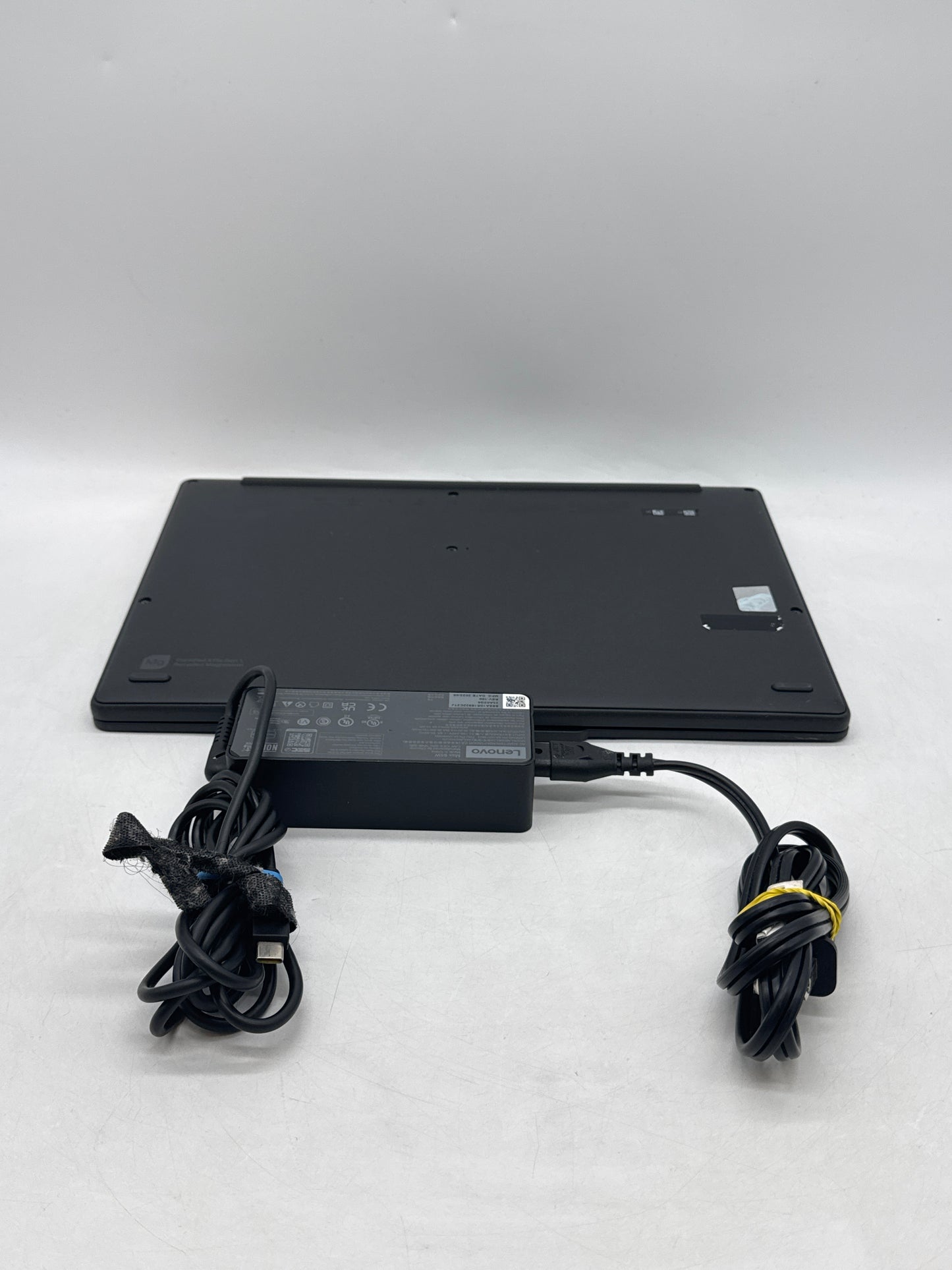 Lenovo ThinkPad X13s Gen1 5G 13.3" Snapdragon 8cx Gen3 16GB 512GB - White Spot