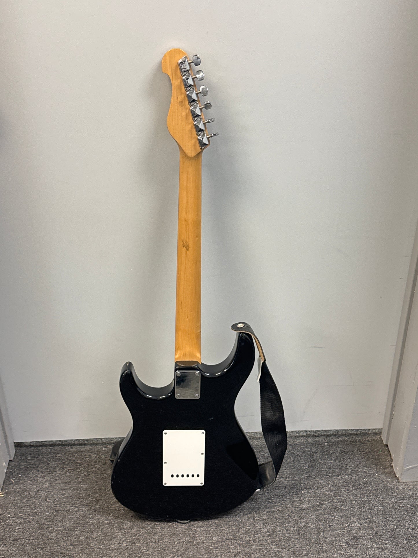 Yamaha EG 112 Electric Guitar Right-Handed - Read!