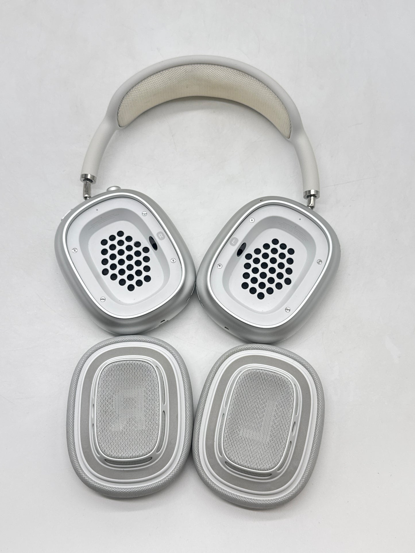 Apple AirPods Max A2096 Wireless Over-Ear Headphones Silver with White- Lightning
