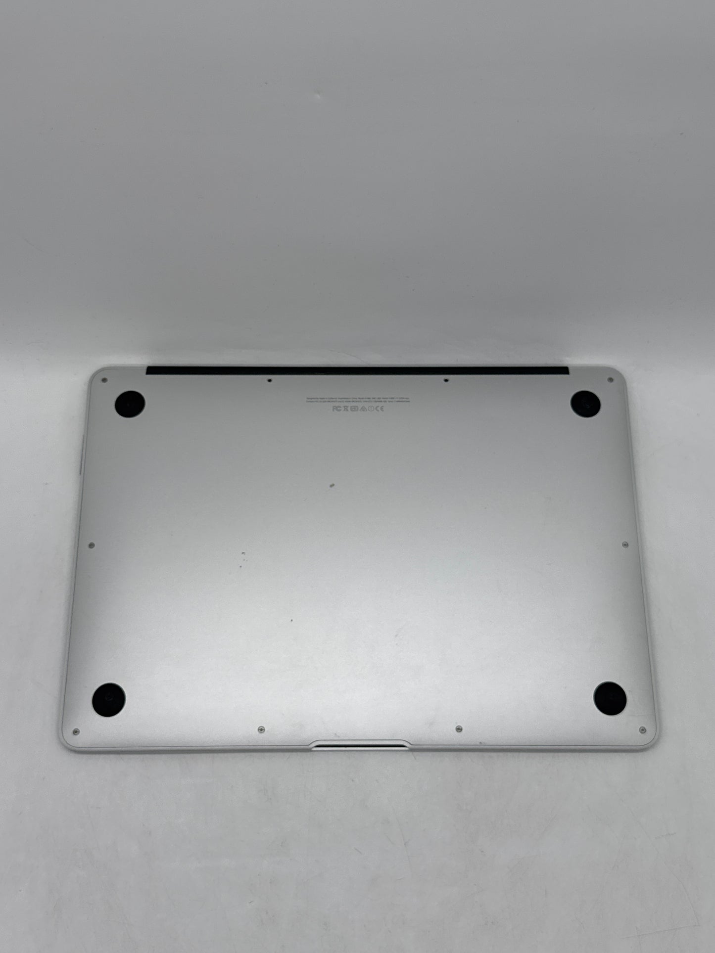 2015 Apple MacBook Air 13" A1466 Core i5 1.6 GHz 128GB SSD 4GB RAM - Broken Read!