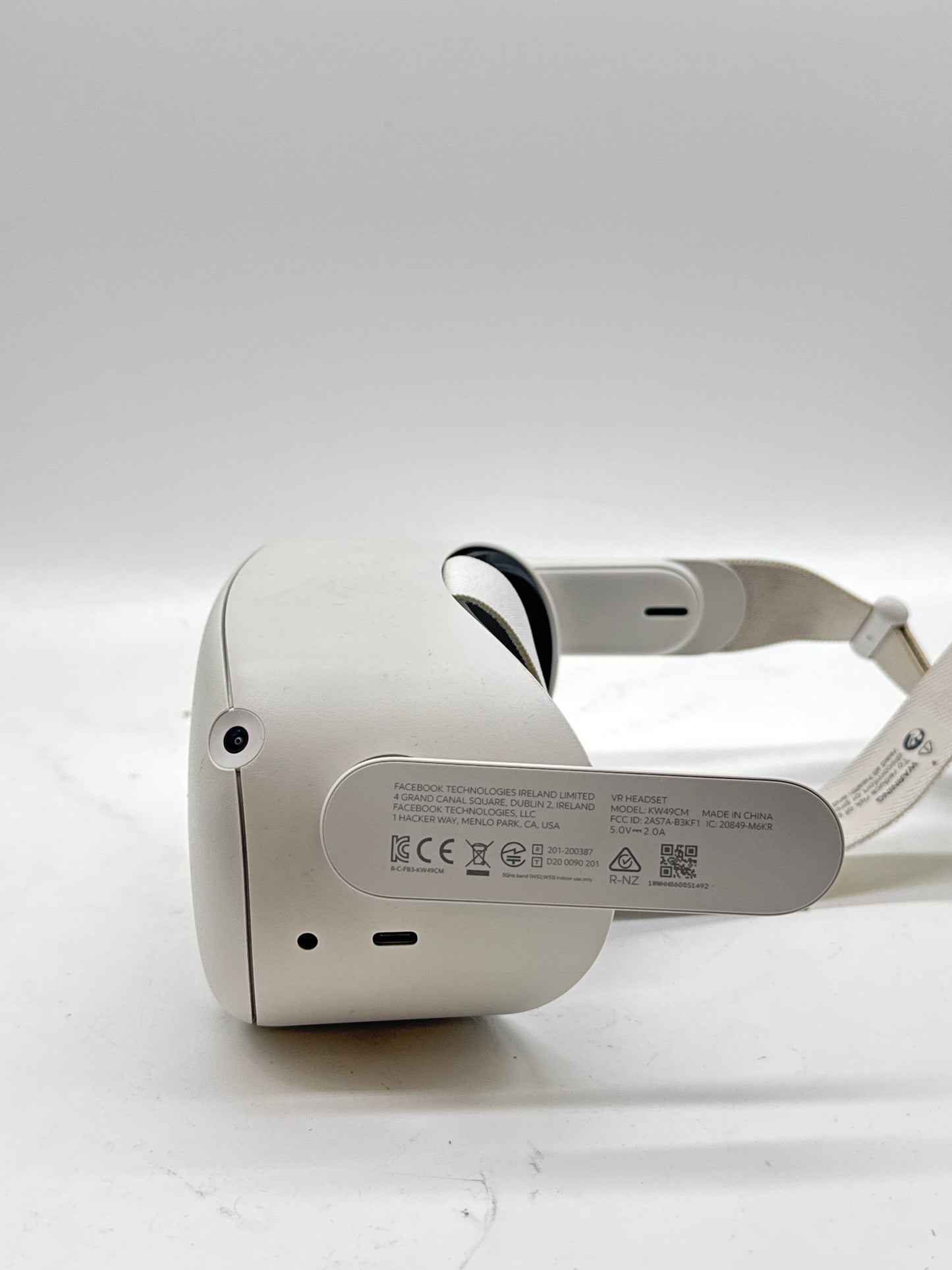 Meta Quest 2 128GB Standalone All-in-One VR Headset KW49CM