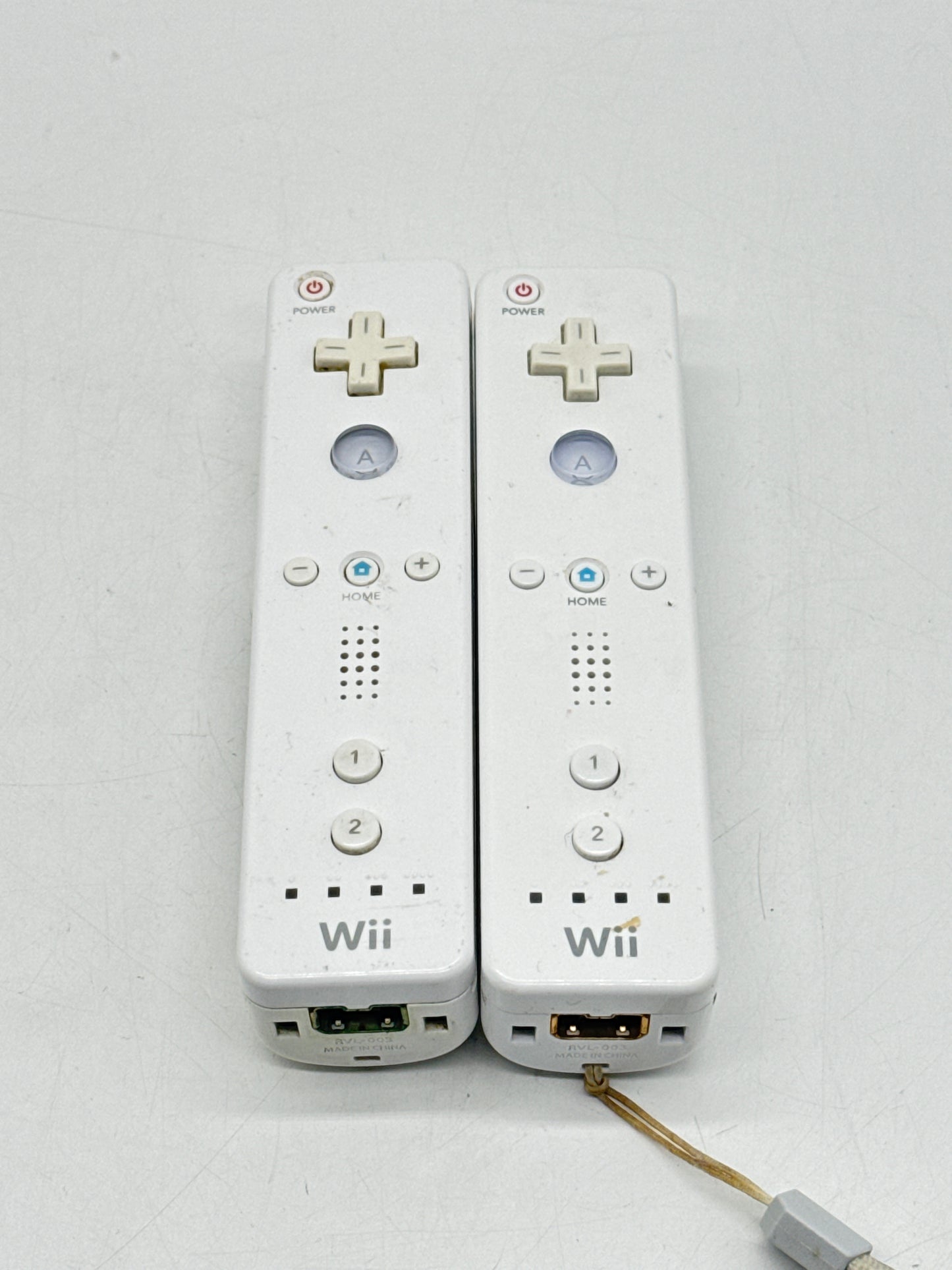 Nintendo Wii Video Game Console RVL-001 White Bundle