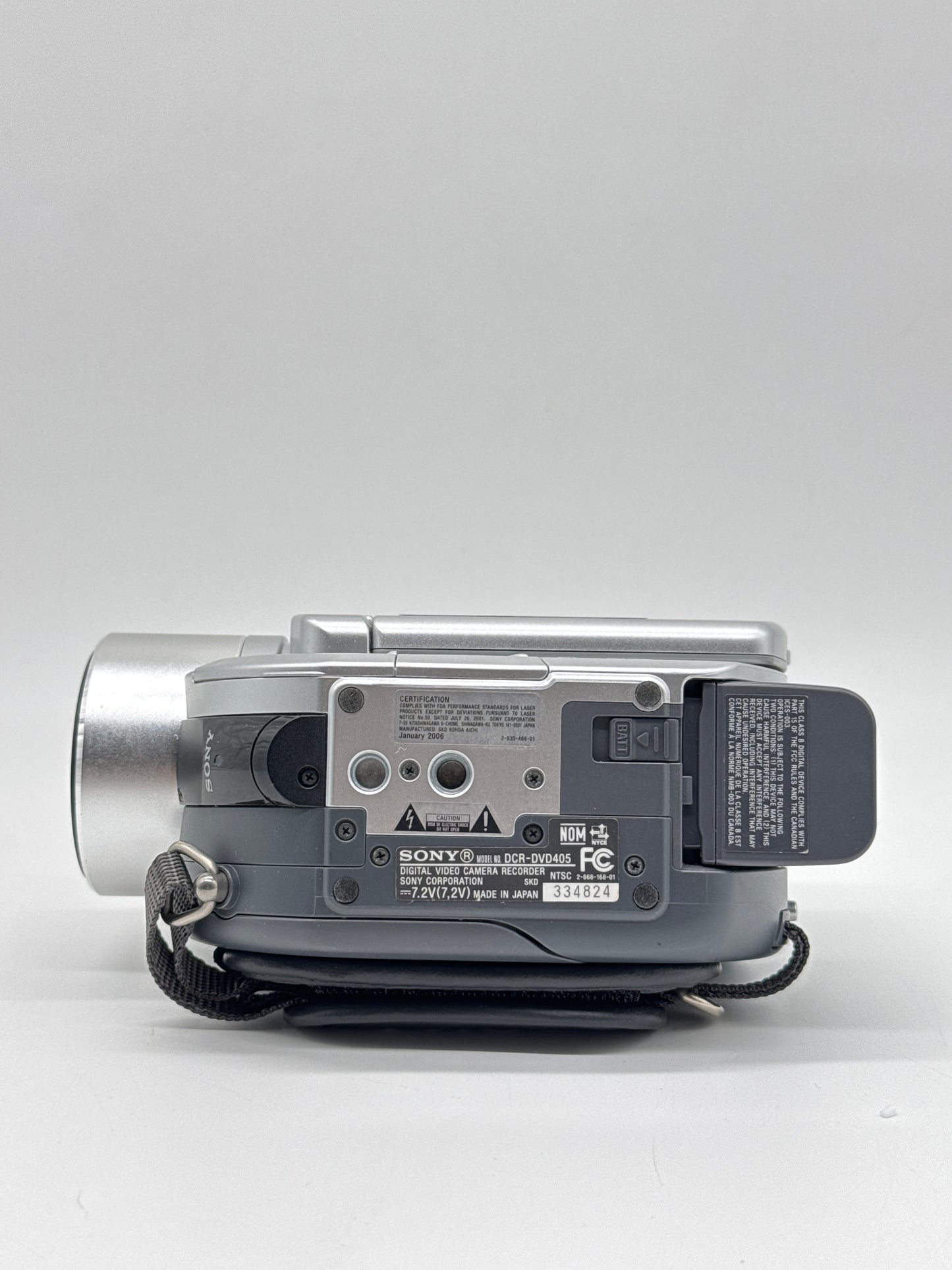Sony HandyCam DCR-DVD405 Digital Video Camera Recorder with bag