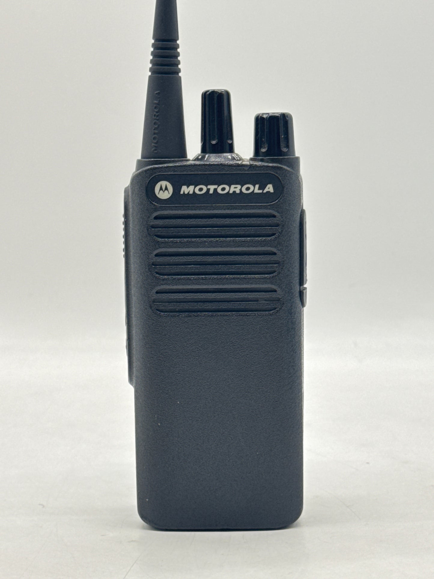 Motorola CP100D AAH87YDC9JA2AN Portable Two Way Radio with Battery