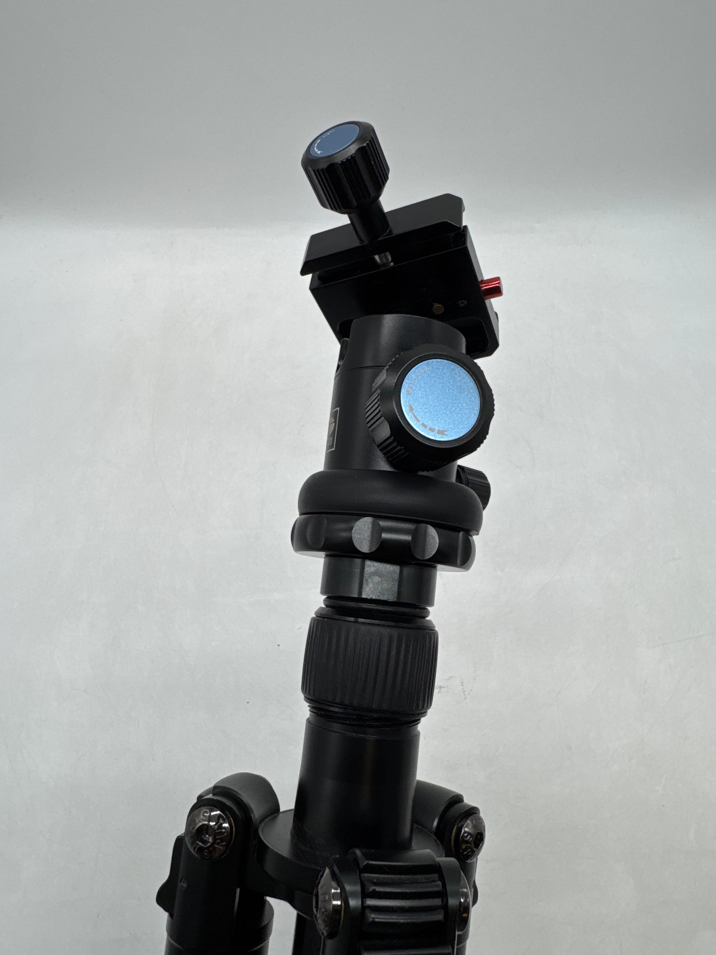 Sirui ET-1004 Aluminum Tripod with E-10 Ball Head