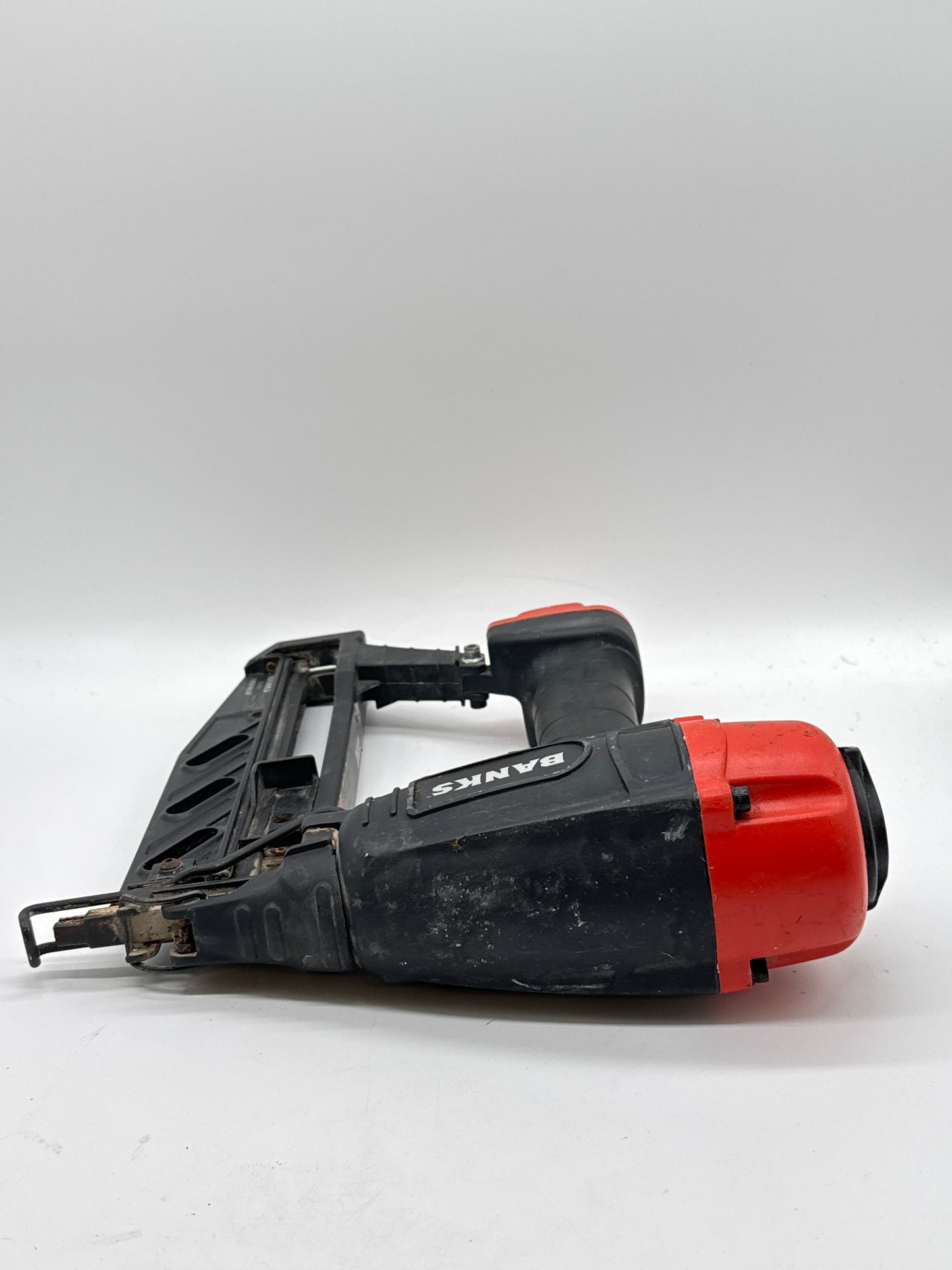 Banks 16 Gauge Finish Air Nailer
