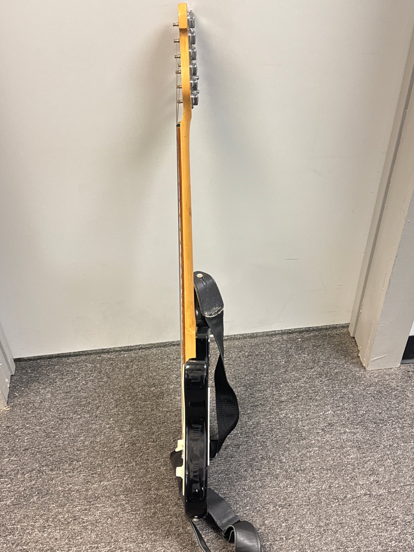 Yamaha EG 112 Electric Guitar Right-Handed - Read!