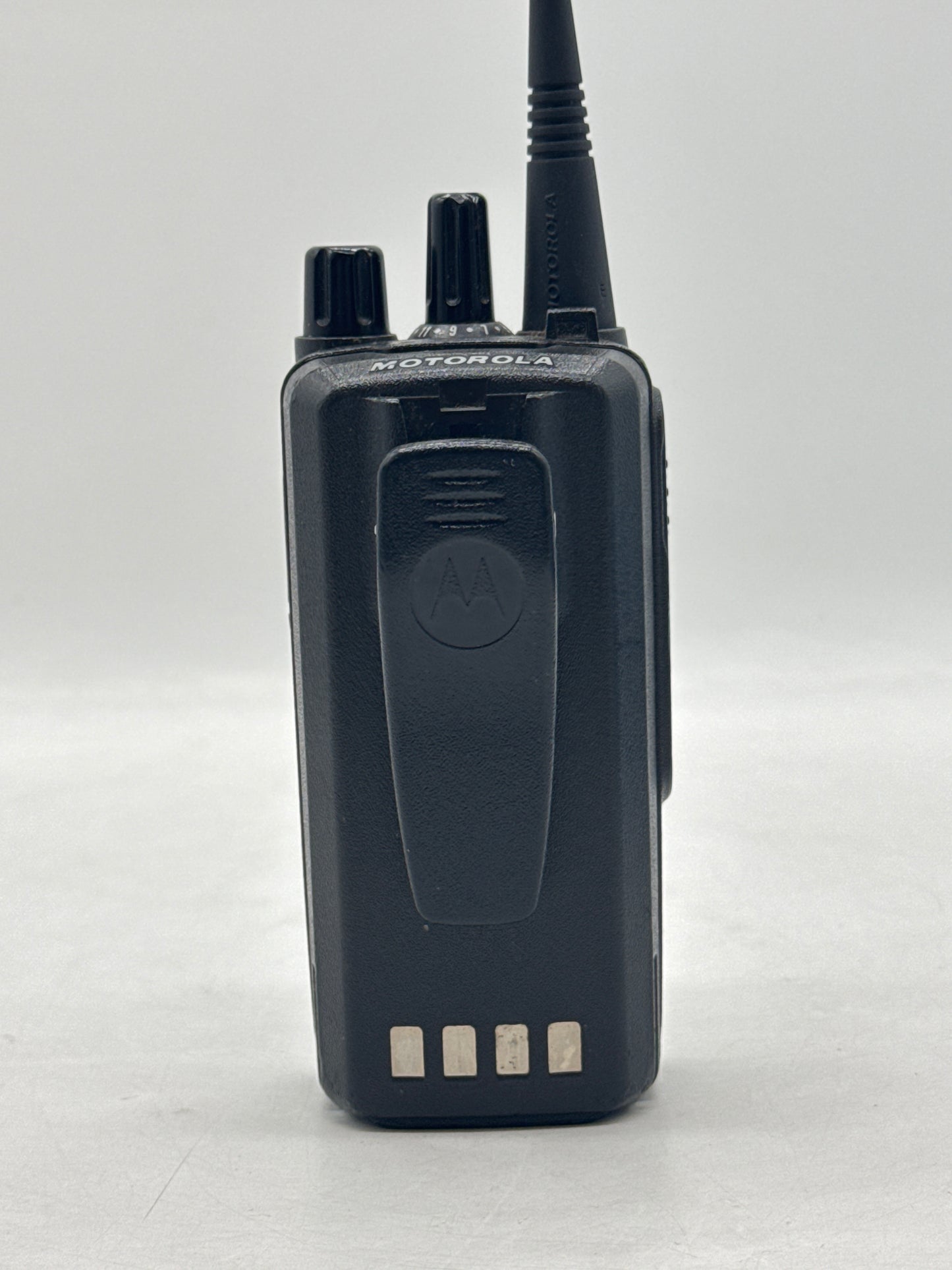 Motorola CP100D AAH87YDC9JA2AN Portable Two Way Radio with Battery