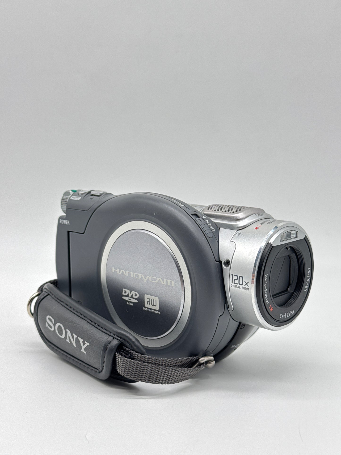 Sony HandyCam DCR-DVD405 Digital Video Camera Recorder with bag