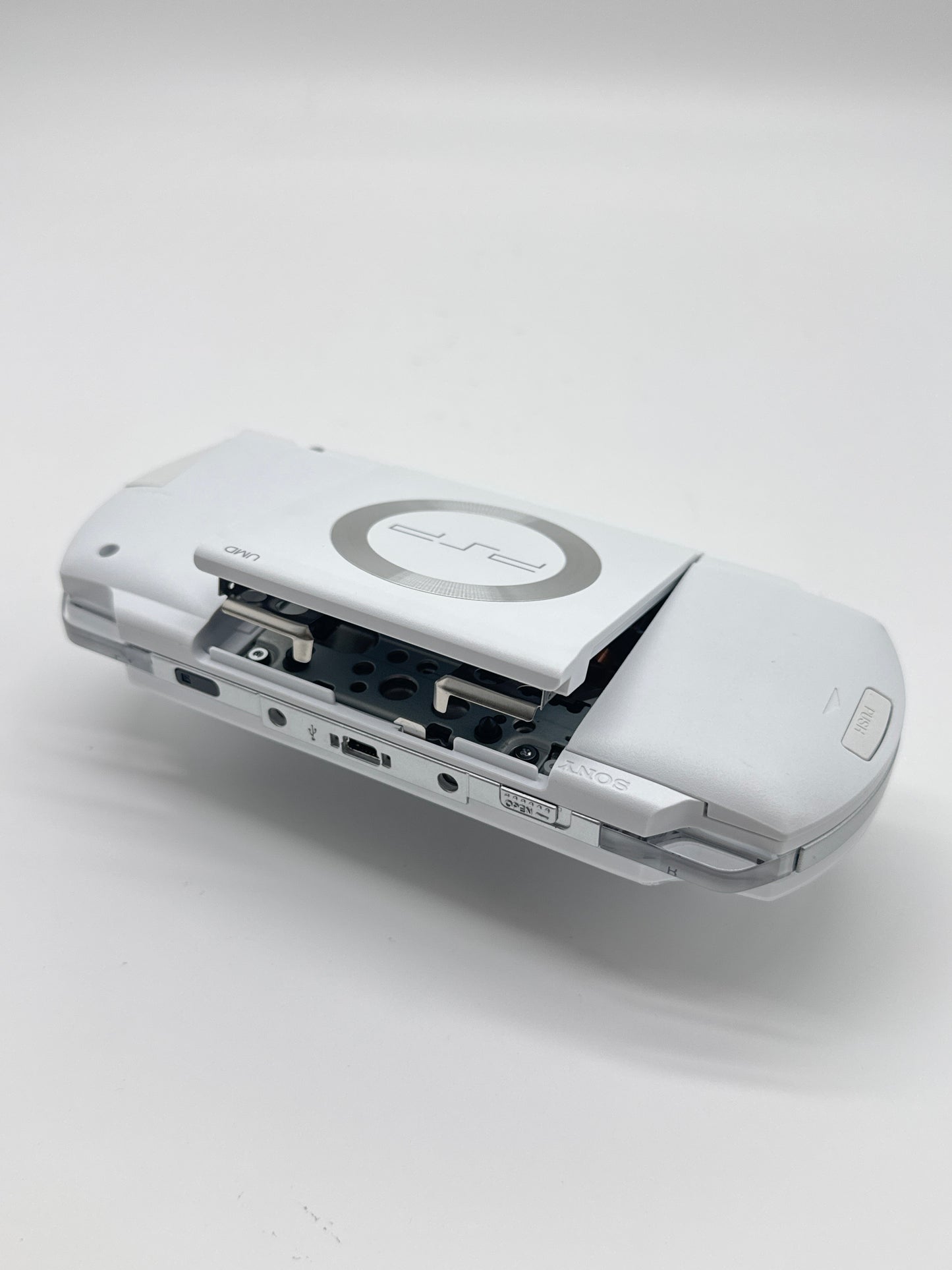 Sony PSP PCH-1000 Crystal White Video Game Handheld Console