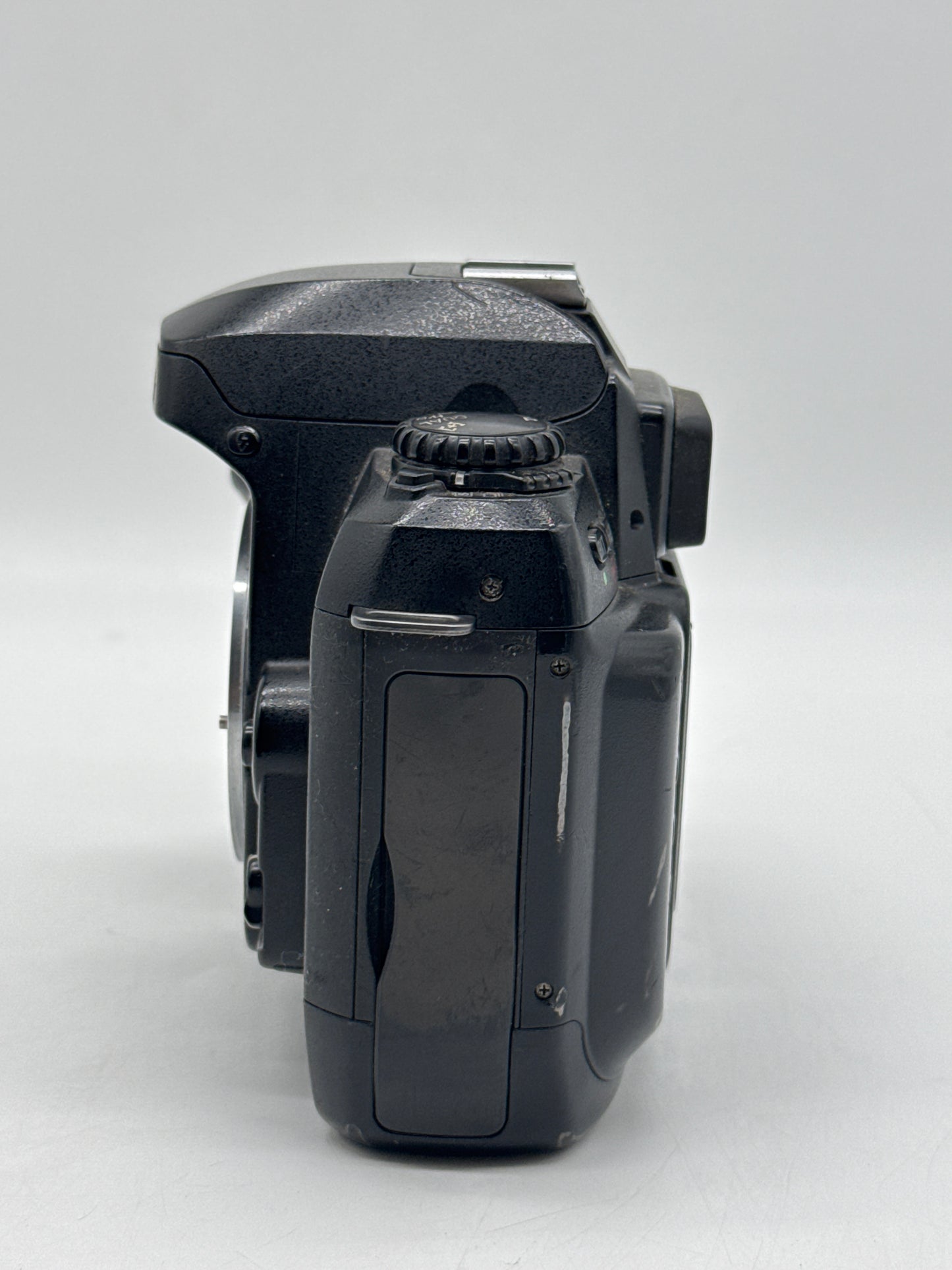 Nikon D100 6.1 MP Digital SLR Camera Black Body Only Functional with Missing Button