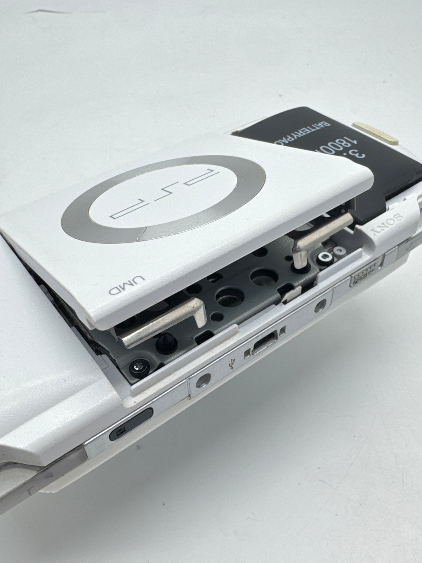 Sony PSP-1000 White Console #39 w/ 1800mAh Battery No Back Lid BAD UMD AS IS