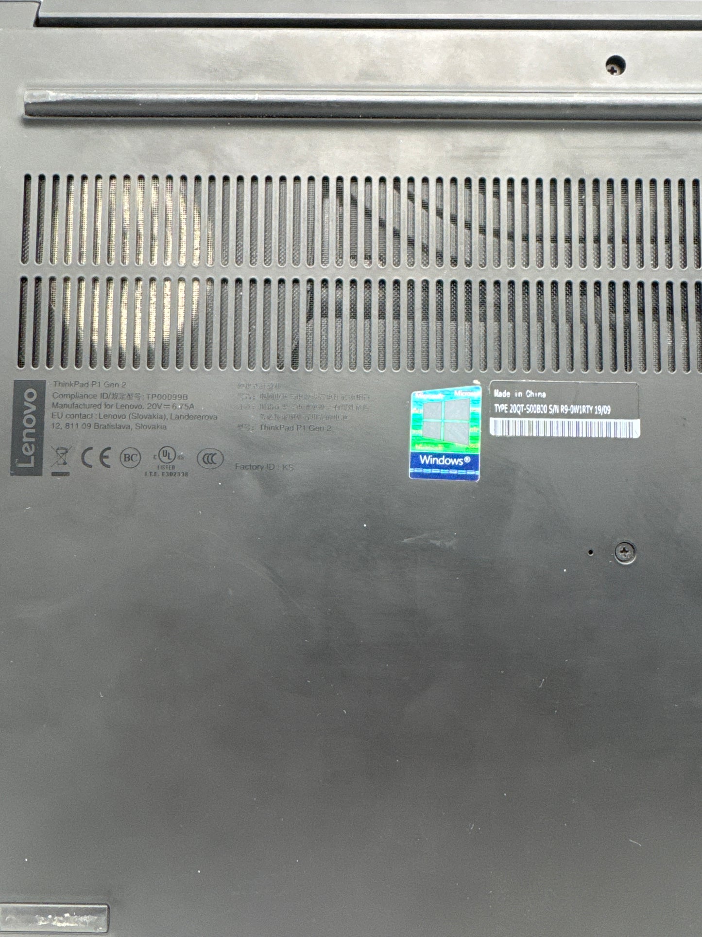 Lenovo ThinkPad P1 Gen 2 15.6" Core i7-9850H 2.60GHz 16GB RAM 512GB SSD - No OS