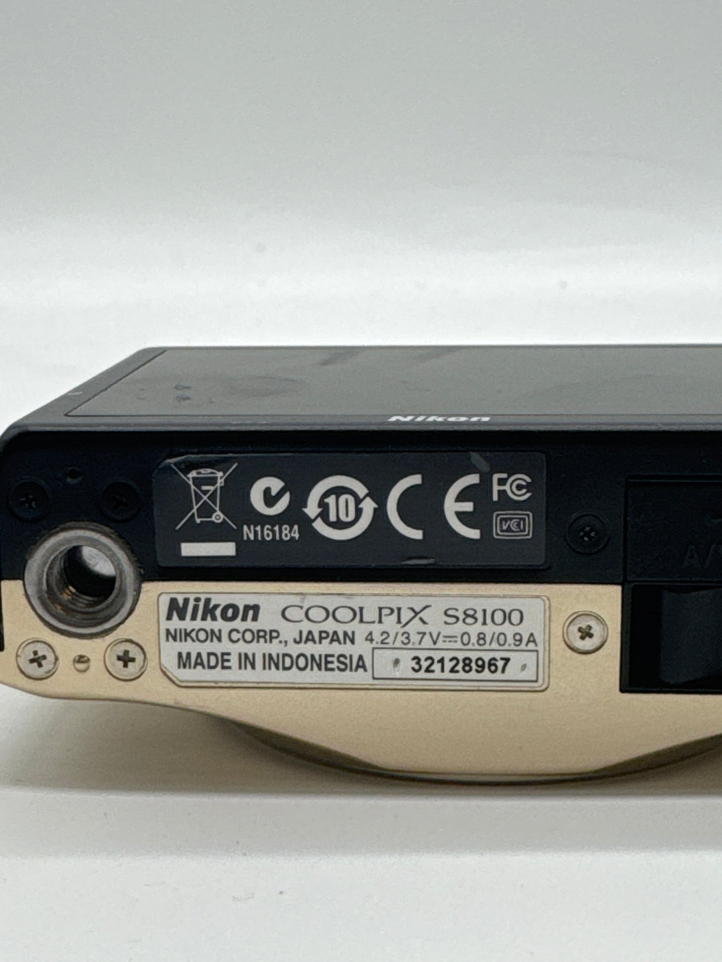 Nikon COOLPIX S8100 12.1MP Digital Point And Shoot Camera UNTESTED