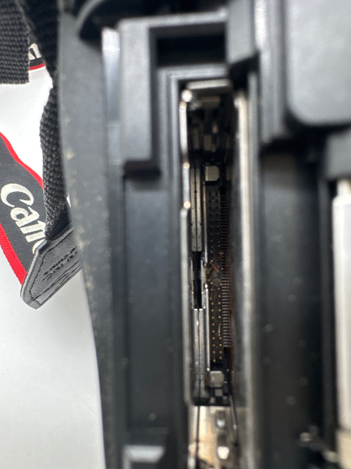 Canon EOS 7D 18.0 MP Digital SLR Camera Only - Broken pins on card slot