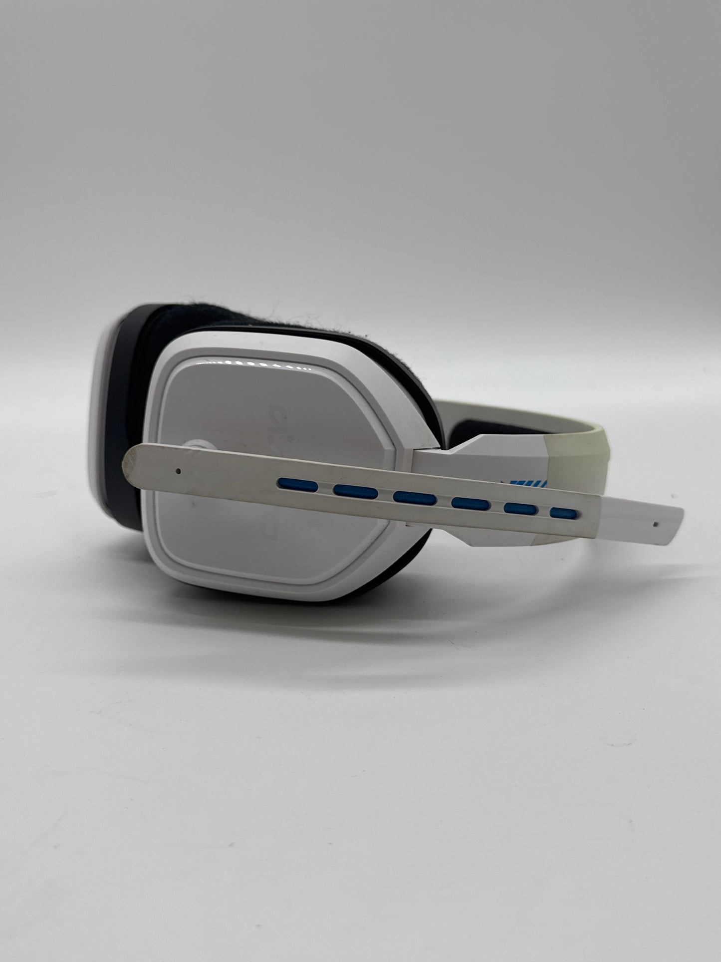 Astro A10 gaming headset - white