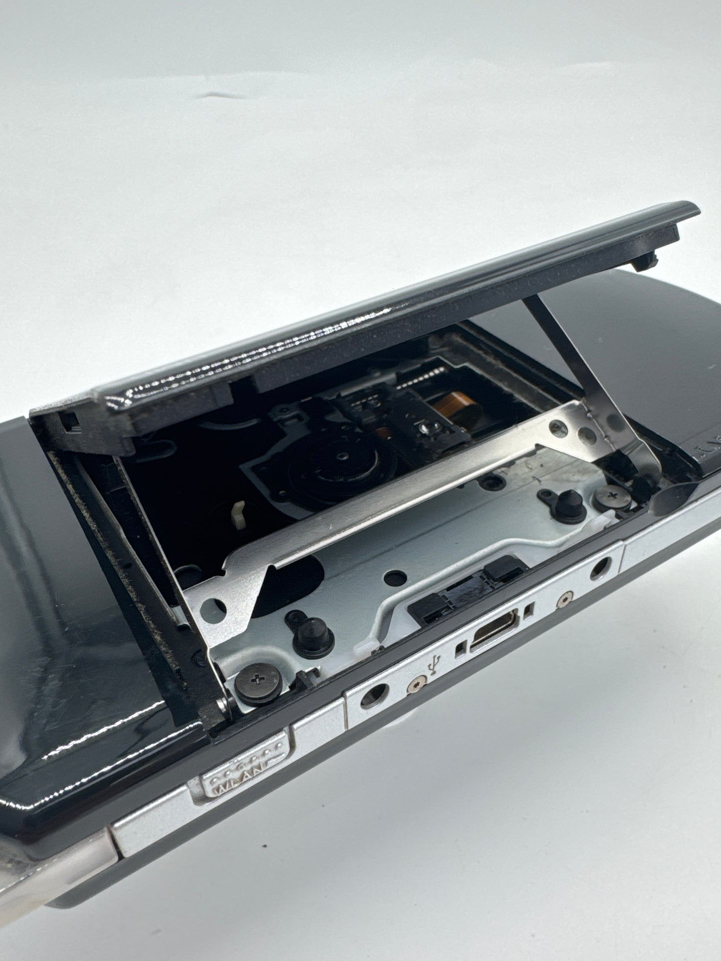 Sony PSP-2000 Piano Black Console #83 w/1200mAh Battery & No Charger