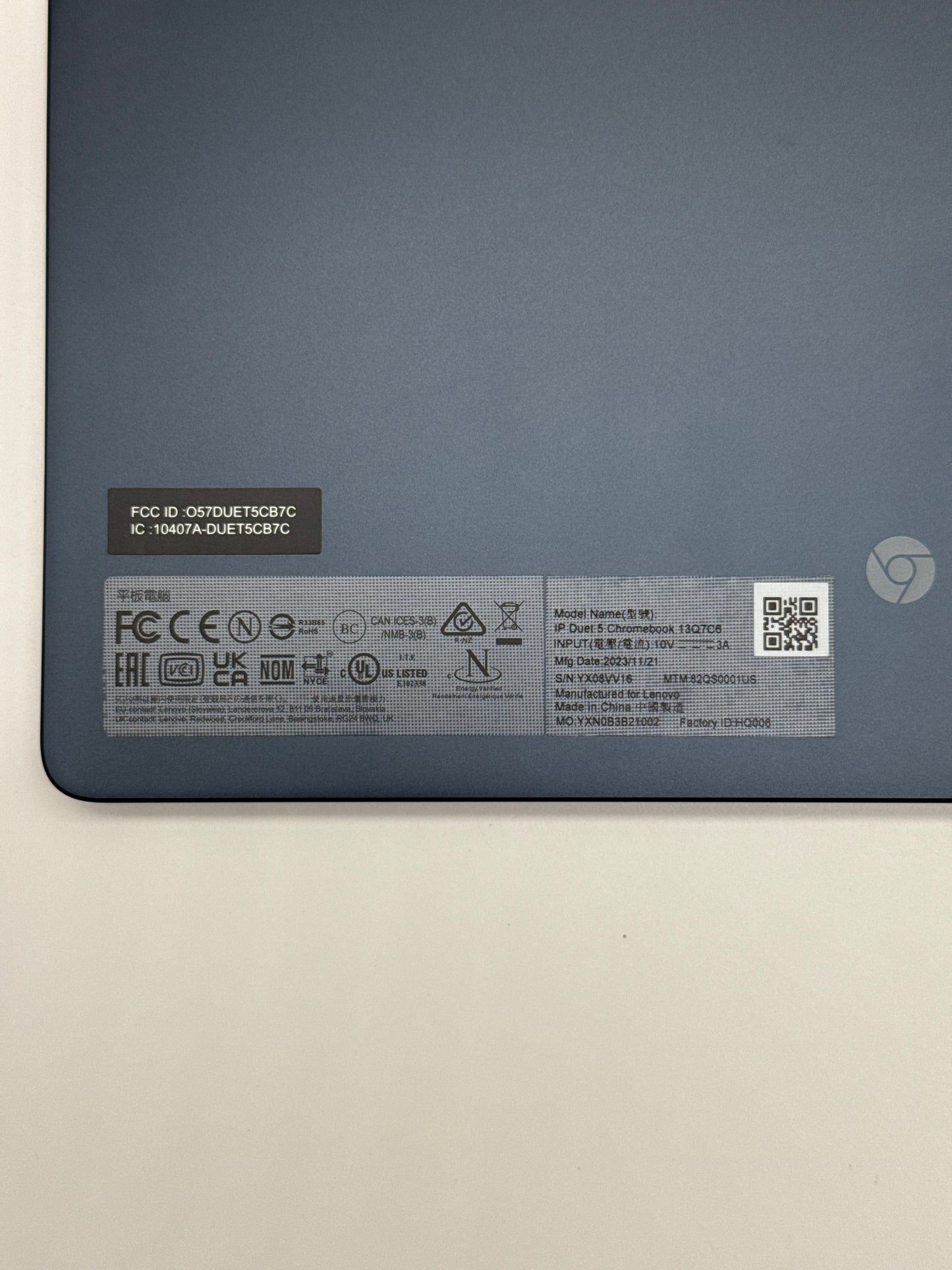 Lenovo Duel 5 Tablet W/ Palmrest Keyboard - Blue