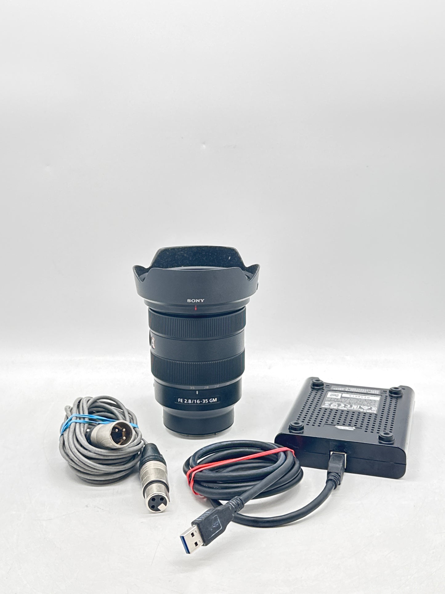 SONY FE 16-35mm f/2.8 GM Lens W/NC3MXX cable & Sony Memory Reader/Writer