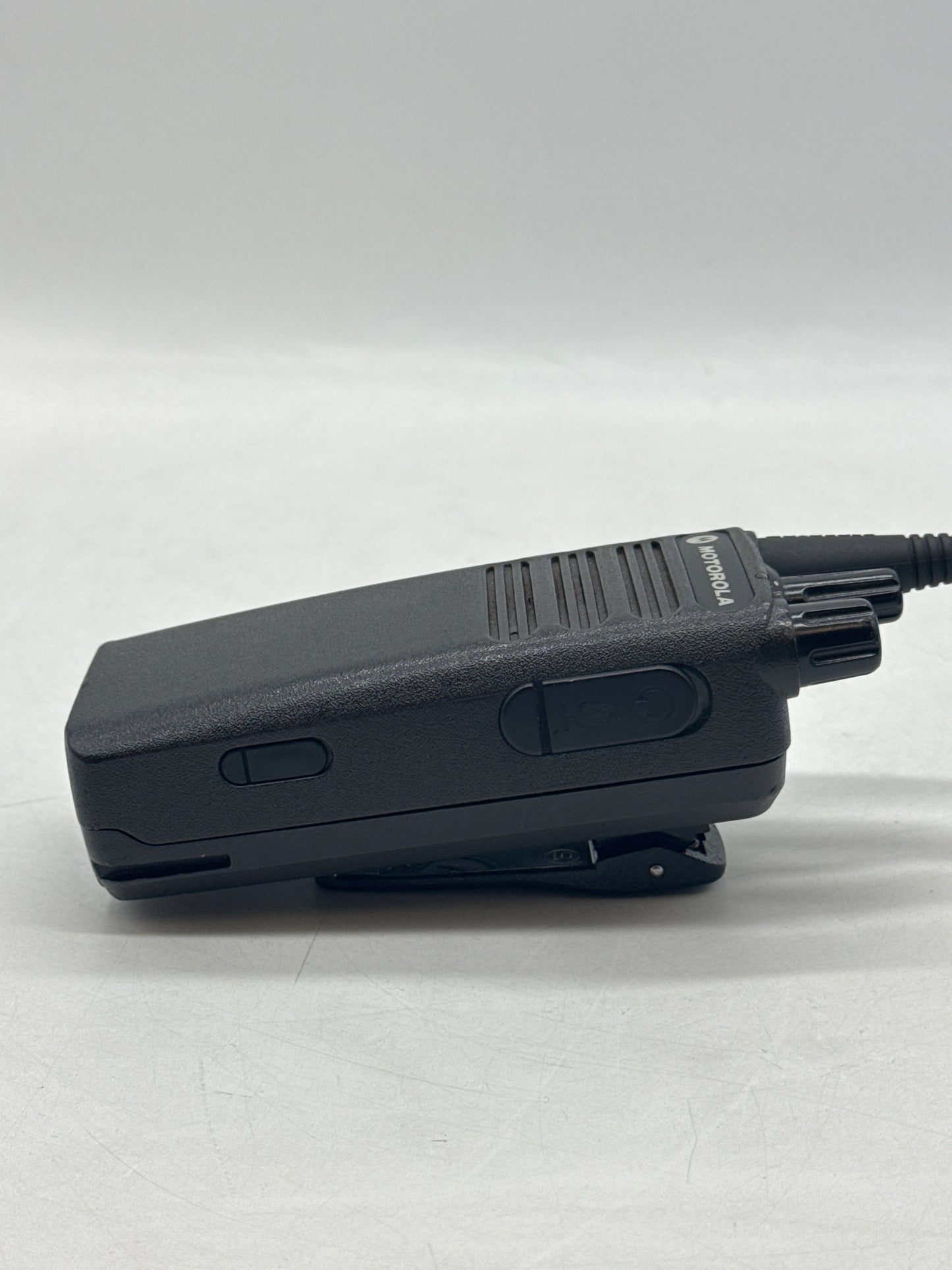 Motorola CP100D AAH87YDC9JA2AN Portable Two Way Radio with Battery
