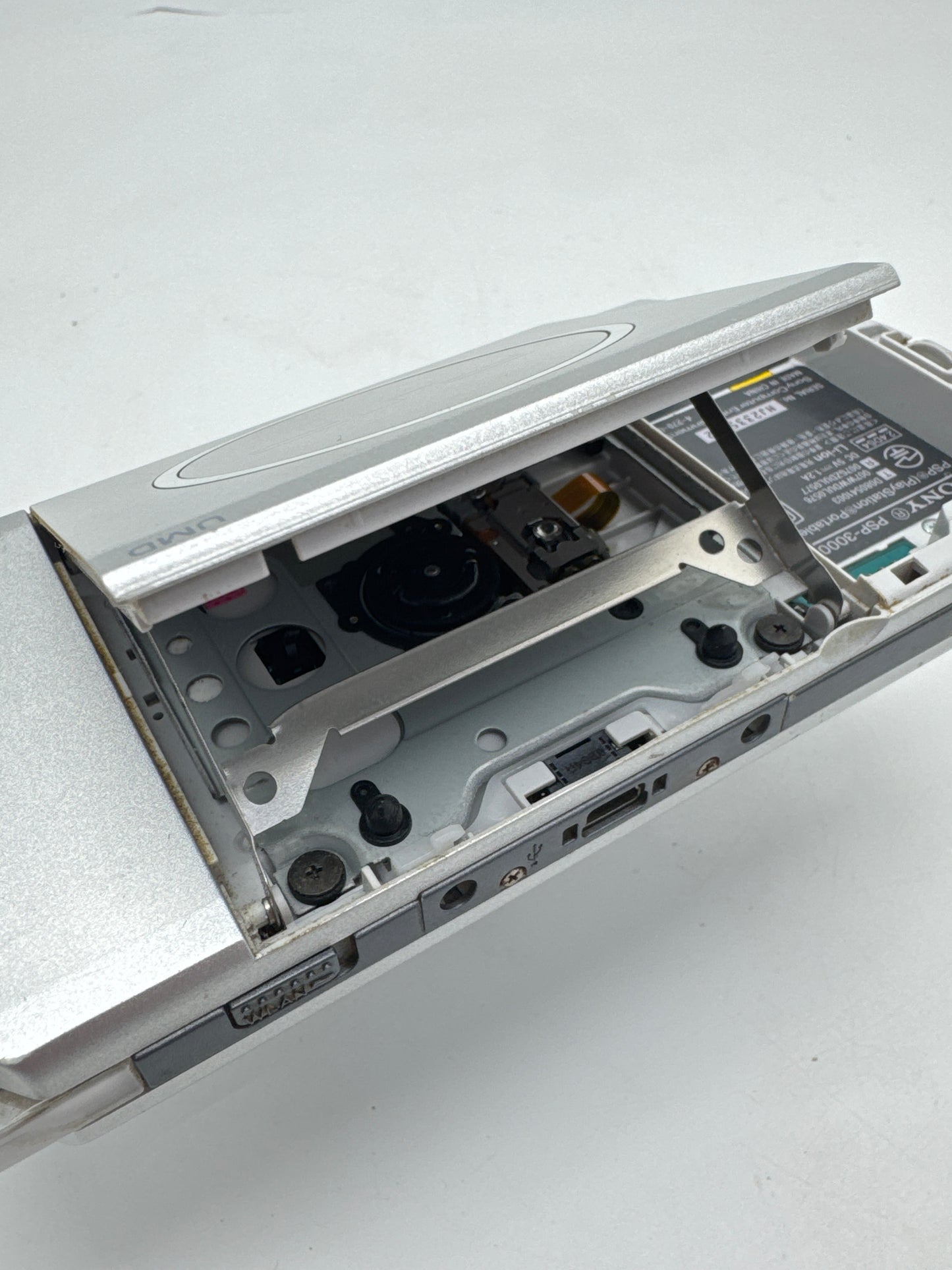 Sony PSP-3000 Console #253 No Battery or Lid No Charger BAD UMD & SQUARE BUTTON AS IS