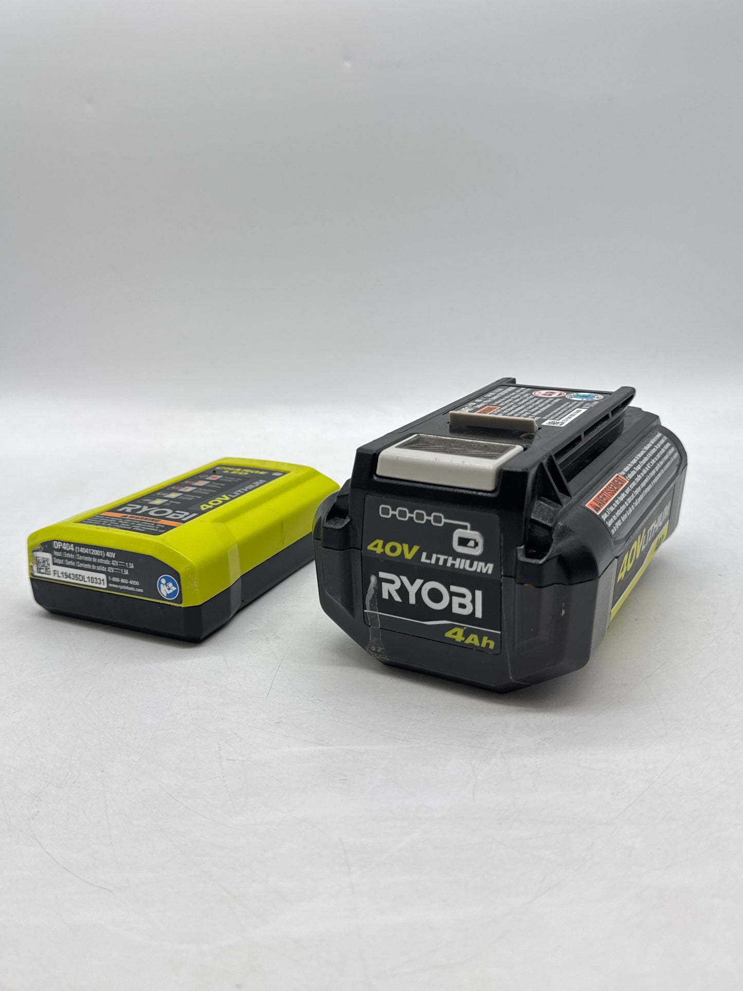 Ryobi 40V 4ah Lithium Battery OP40401 with Ryobi 40V Lithium-Ion Charger