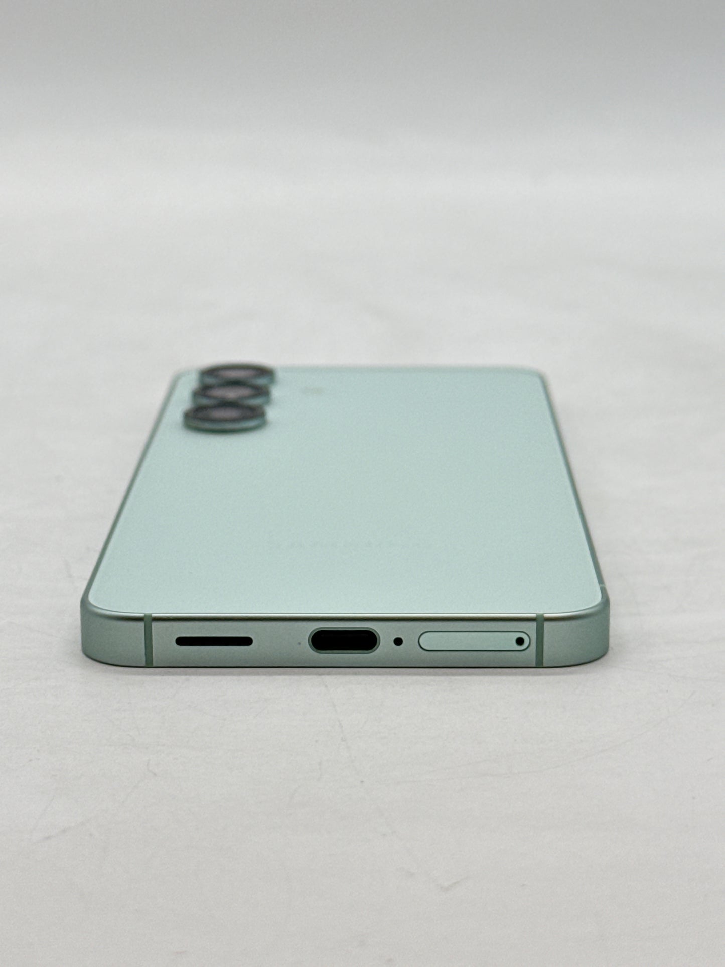 Unlocked Samsung Galaxy S25 6.2" SM-S931U1 128GB 12GB RAM Light Green