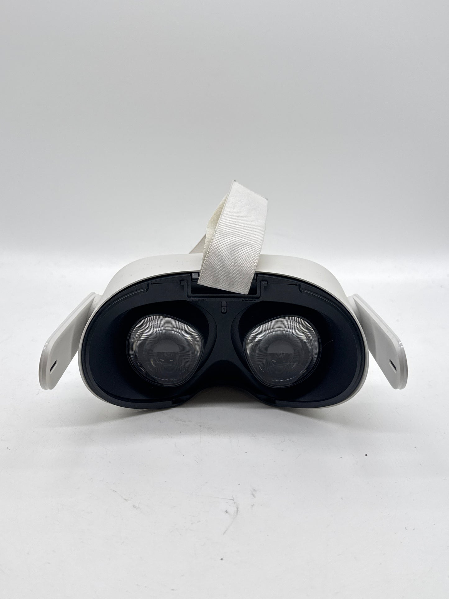 Meta Quest 2 128GB Standalone All-in-One VR Headset KW49CM