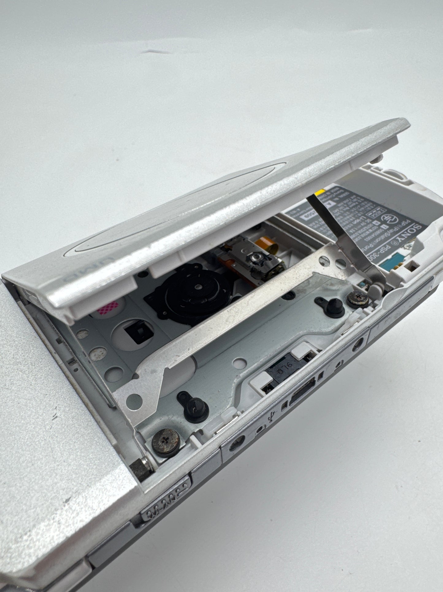 Sony PSP-3000 Console #231 No Battery or Lid No Charger BAD UMD DRIVE AS IS