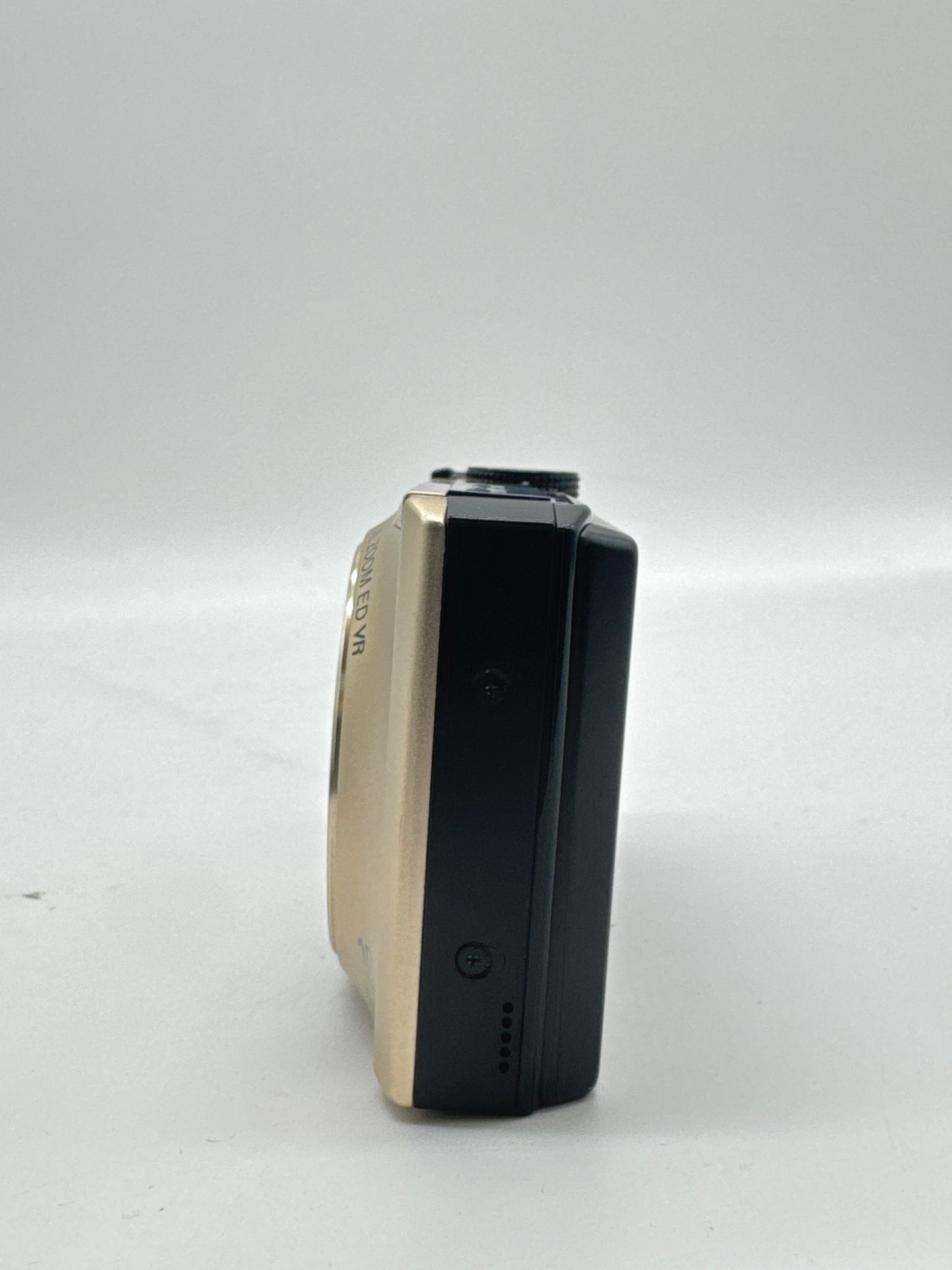 Nikon COOLPIX S8100 12.1MP Digital Point And Shoot Camera UNTESTED