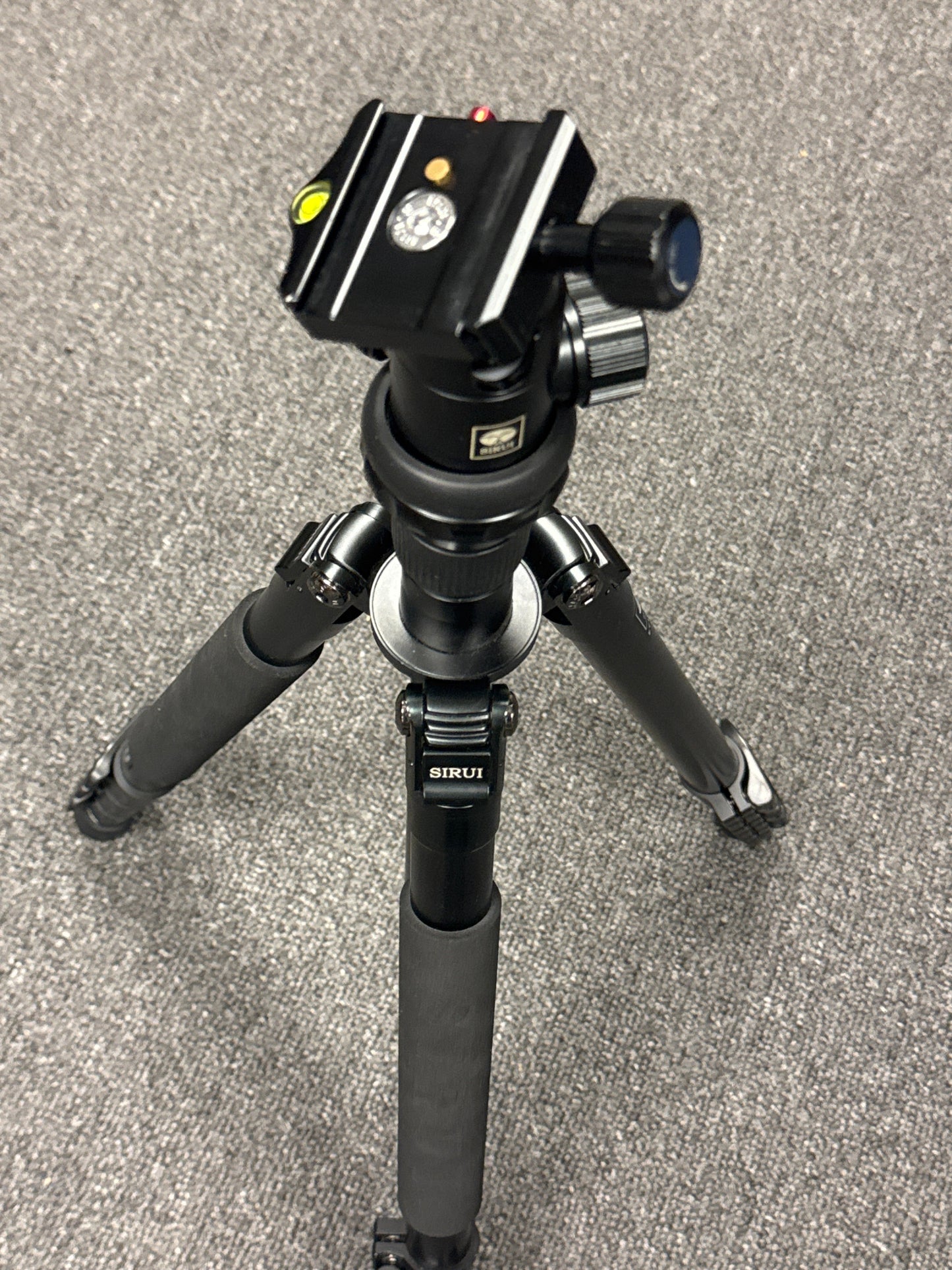 Sirui ET-1004 Aluminum Tripod with E-10 Ball Head