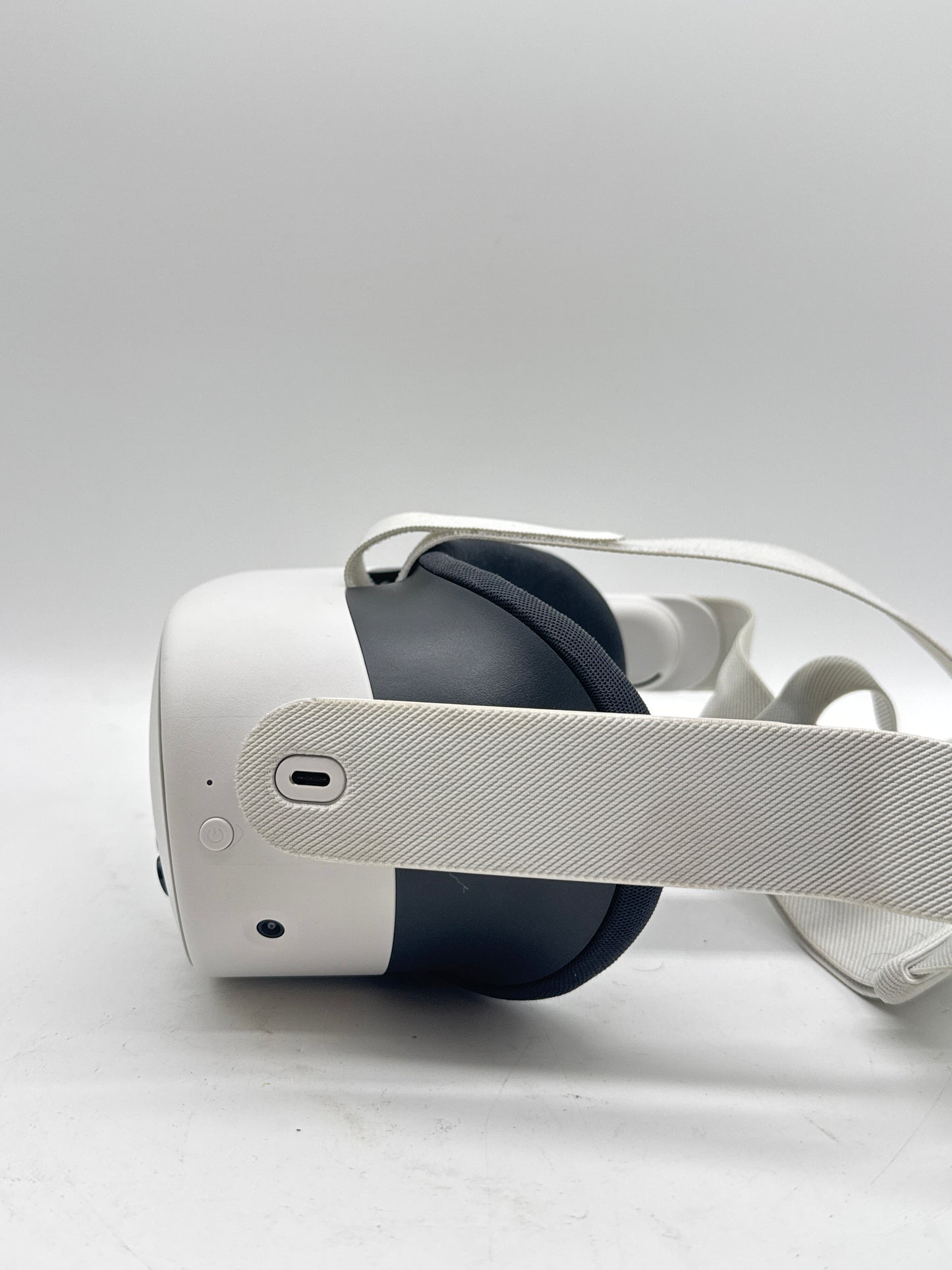 Meta Quest 3S 128GB Standalone All-in-One VR Headset P97