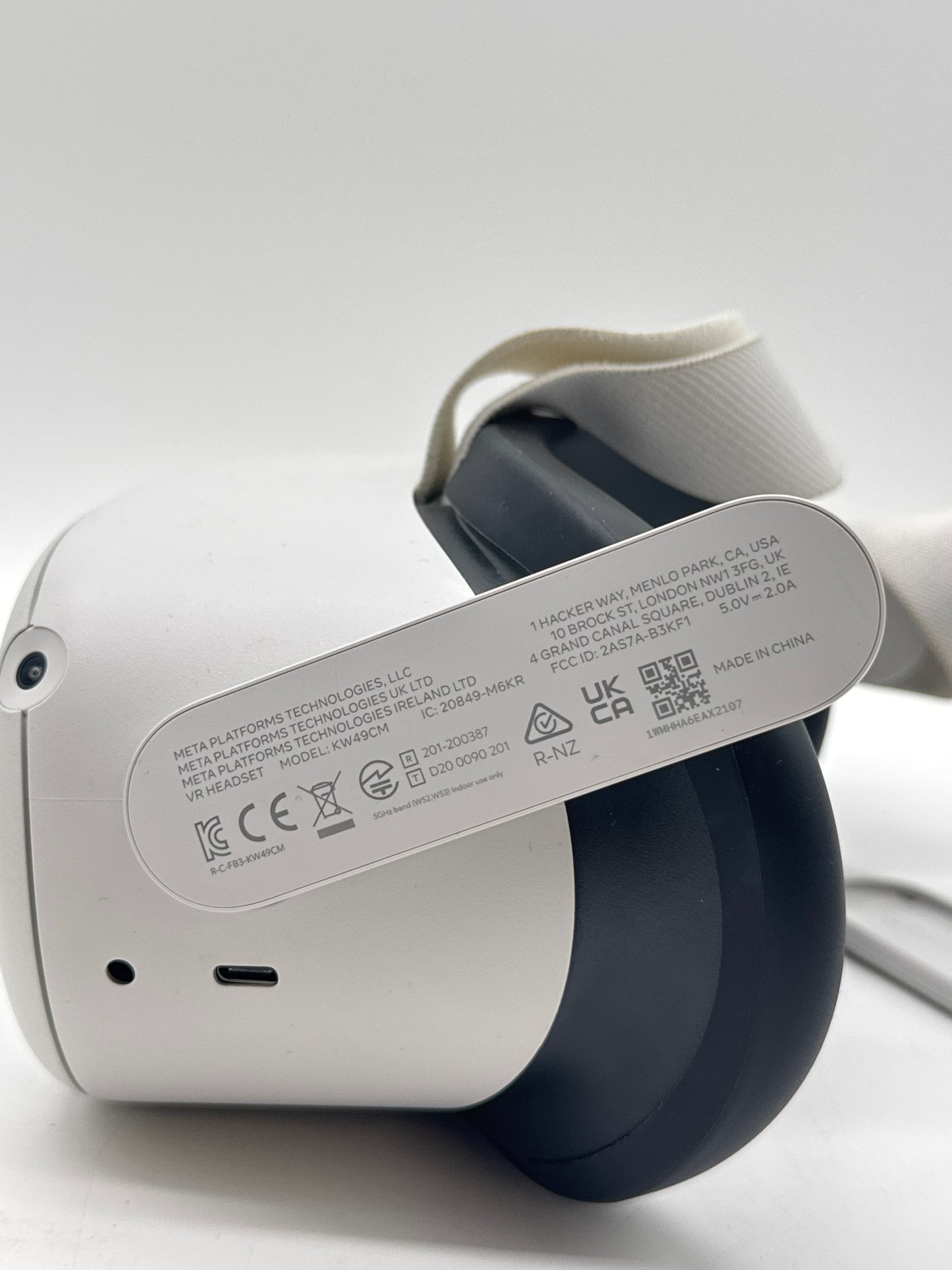 Meta Quest 2 VR Headset KW49CM White 128GB