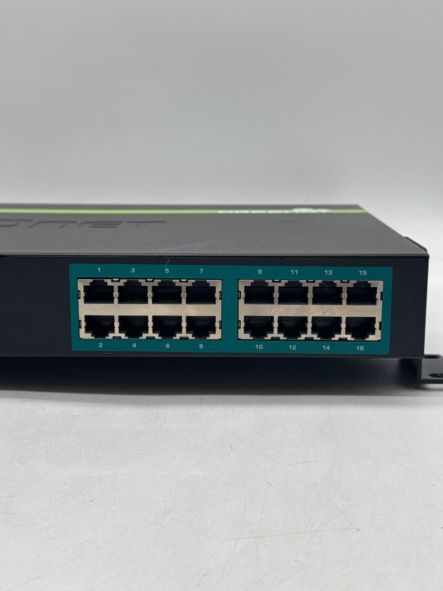 TRENDnet TPE-TG160G 16 Port PoE Rack Mountable Ethernet Switch Only Black