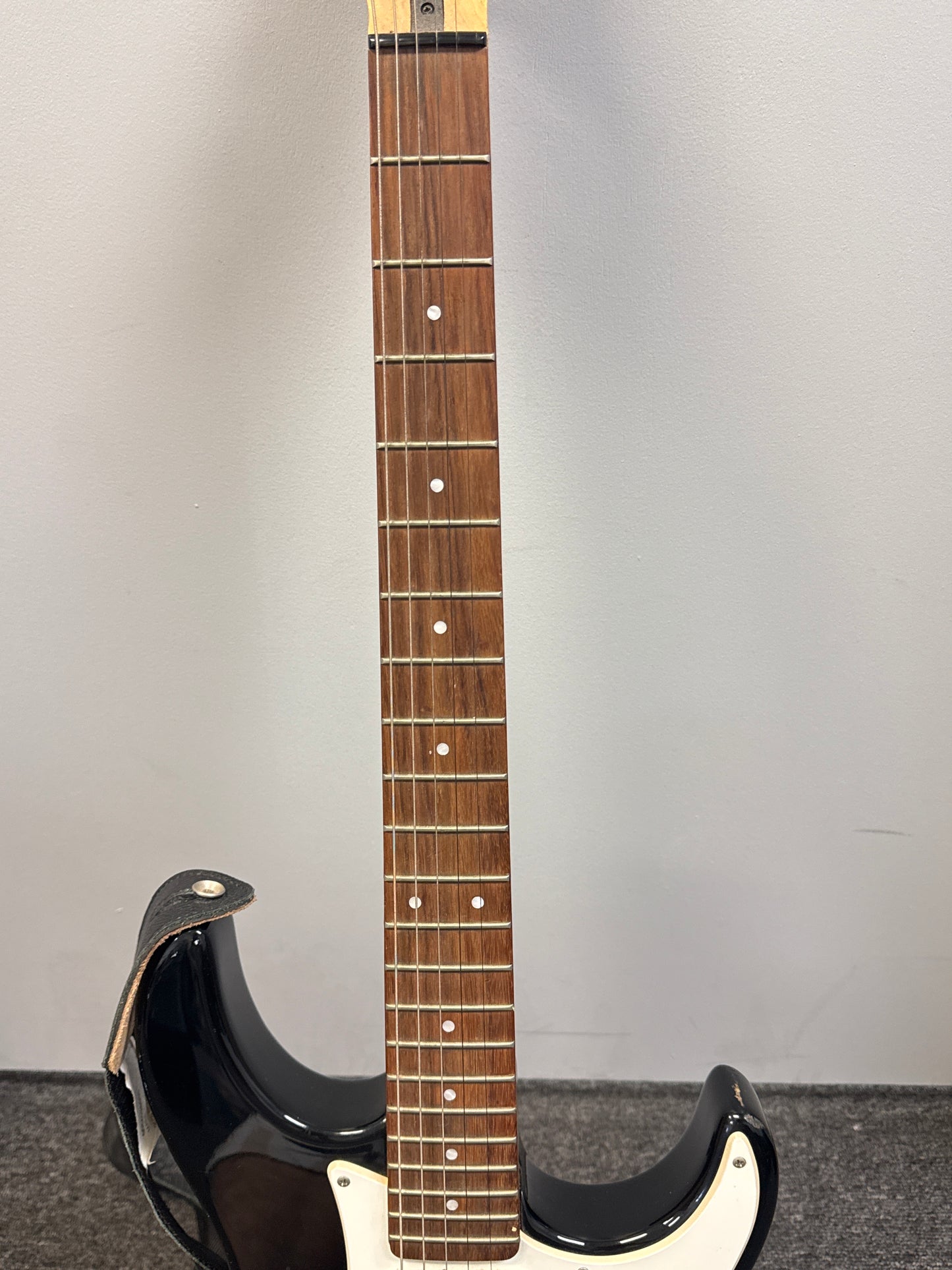 Yamaha EG 112 Electric Guitar Right-Handed - Read!