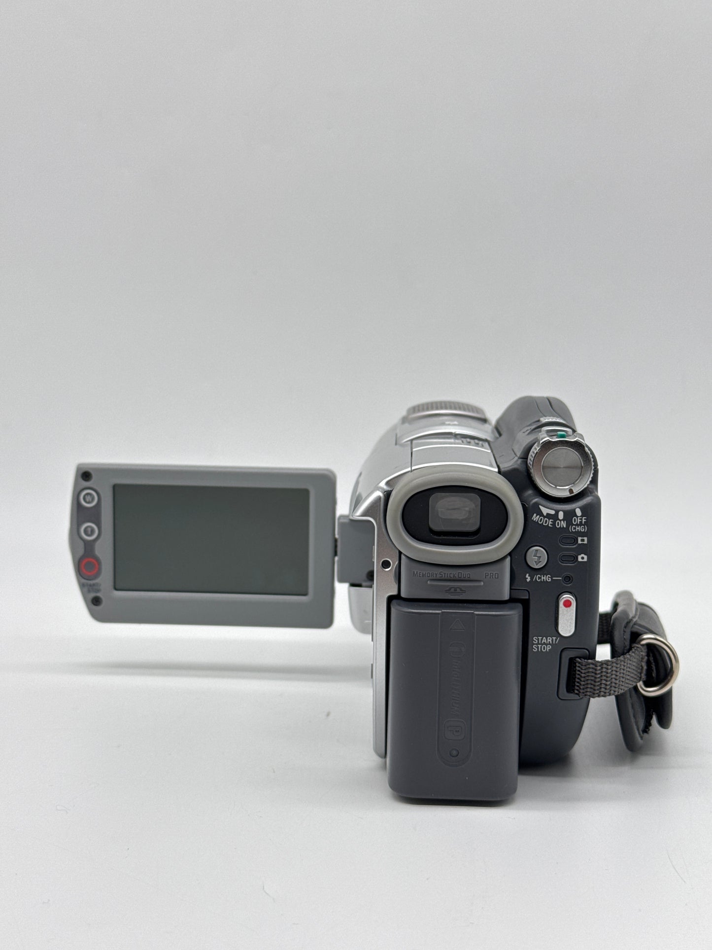 Sony HandyCam DCR-DVD405 Digital Video Camera Recorder with bag