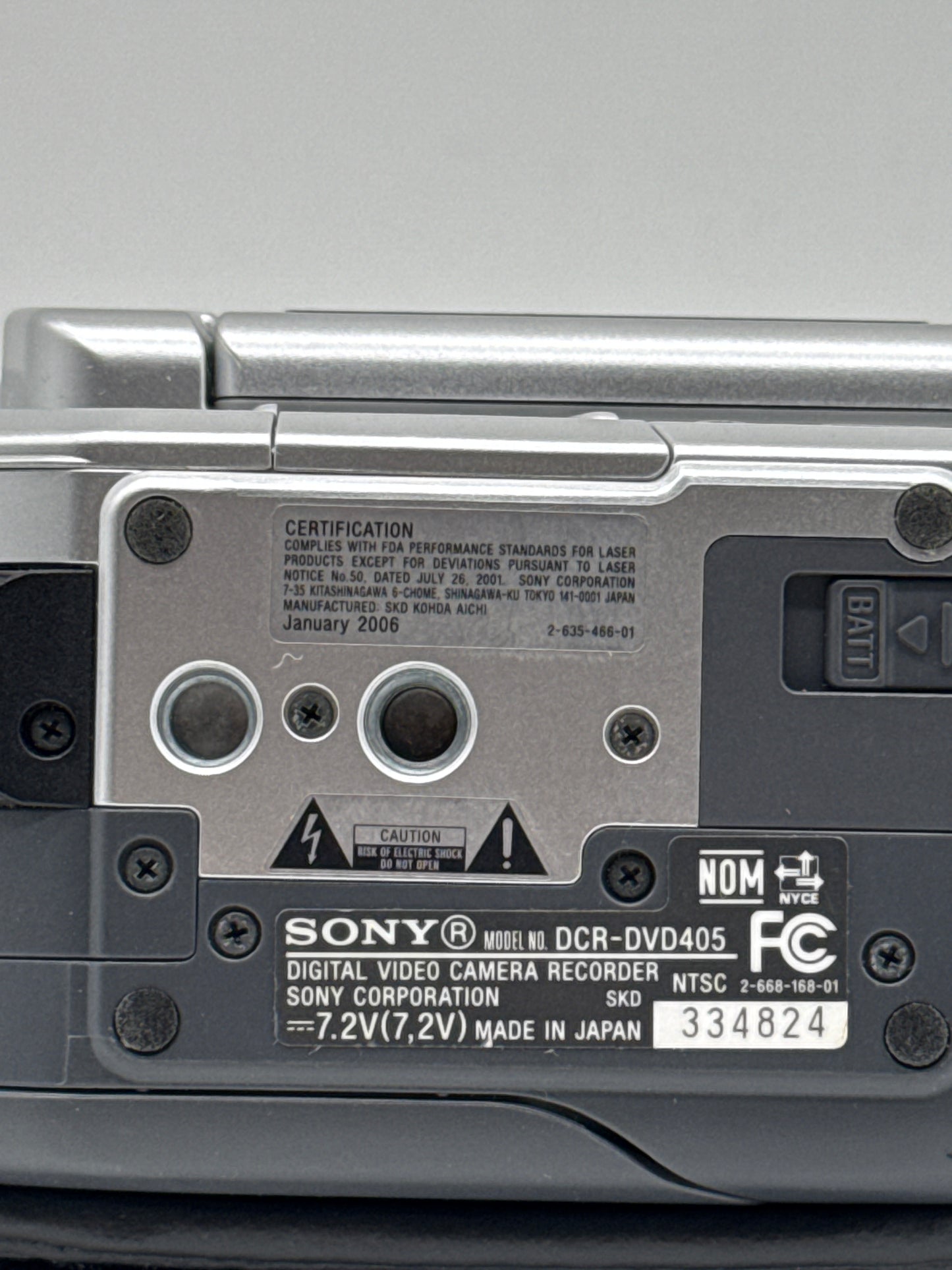 Sony HandyCam DCR-DVD405 Digital Video Camera Recorder with bag