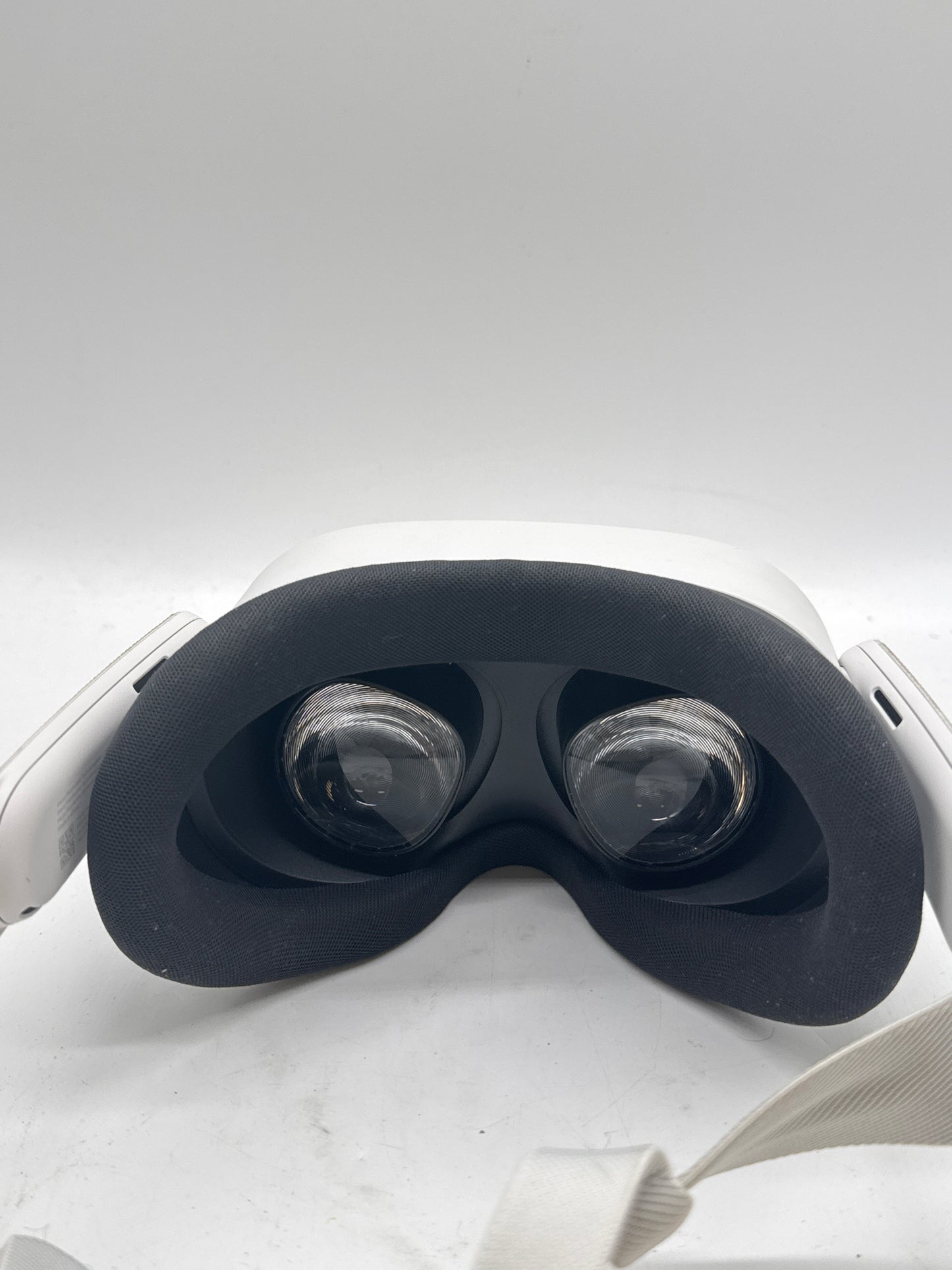 Meta Quest 3S 128GB Standalone All-in-One VR Headset P97