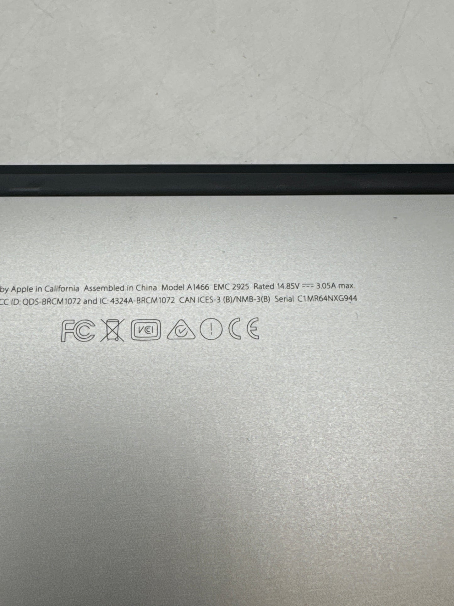 2015 Apple MacBook Air 13" A1466 Core i5 1.6 GHz 128GB SSD 4GB RAM - Broken Read!