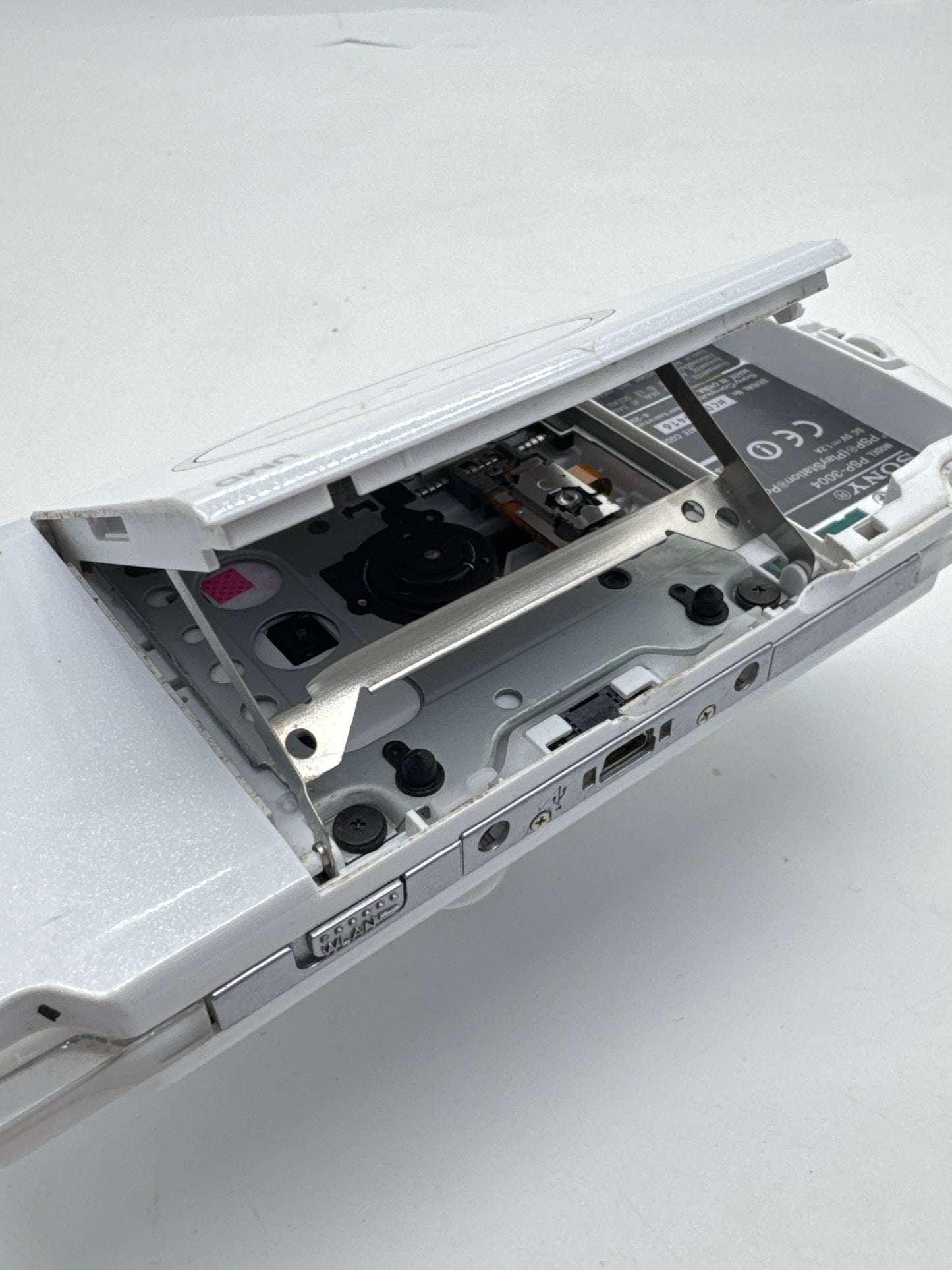 Sony PSP-3004 White Console #240 No Battery or Lid No Charger BAD DISPLAY AS IS