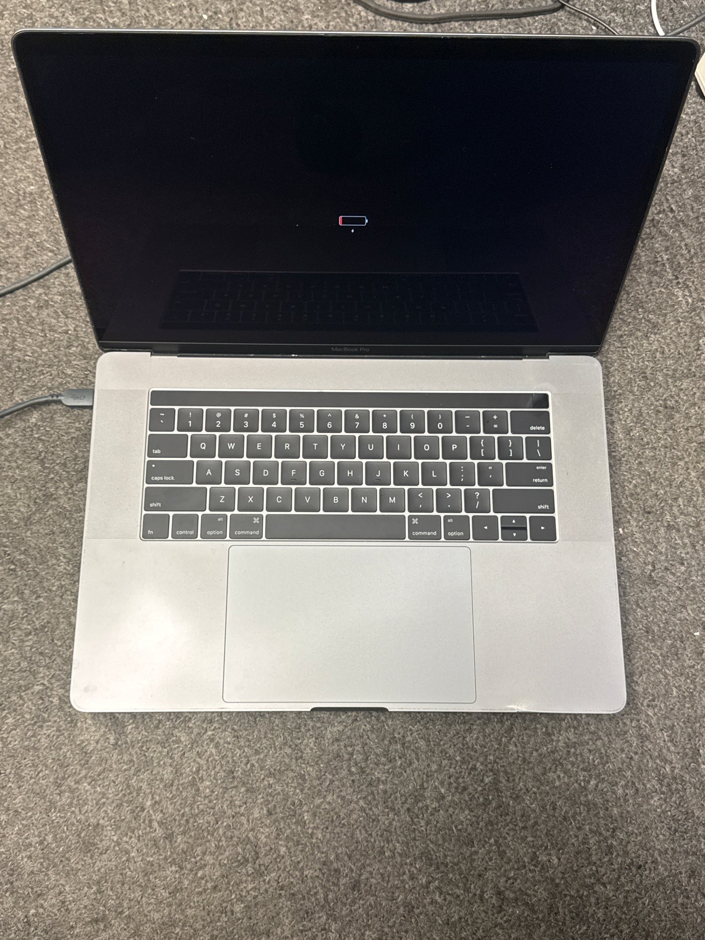 2016 Apple MacBook Pro 15" A1707 Intel Core i7 2.6GHz 256GB SSD 16GB RAM - Read!